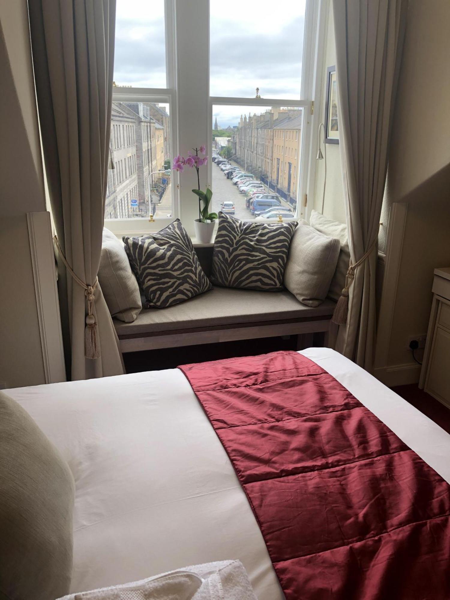 Sheridan Guest house 4*