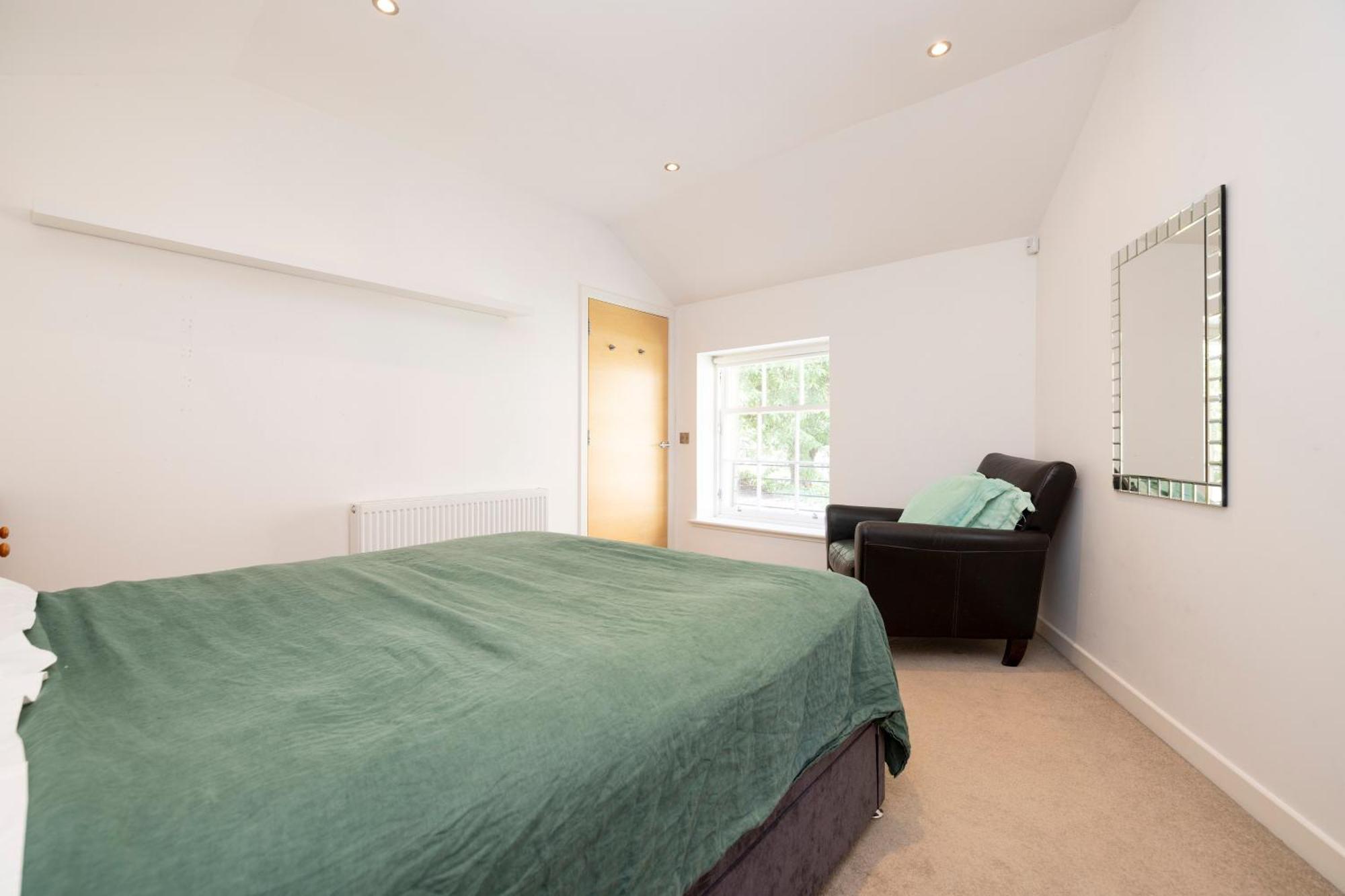 Stylish 3-bedroom 2-storey House With Patio And Balcony Near Princes Street Apartment Edinburgh