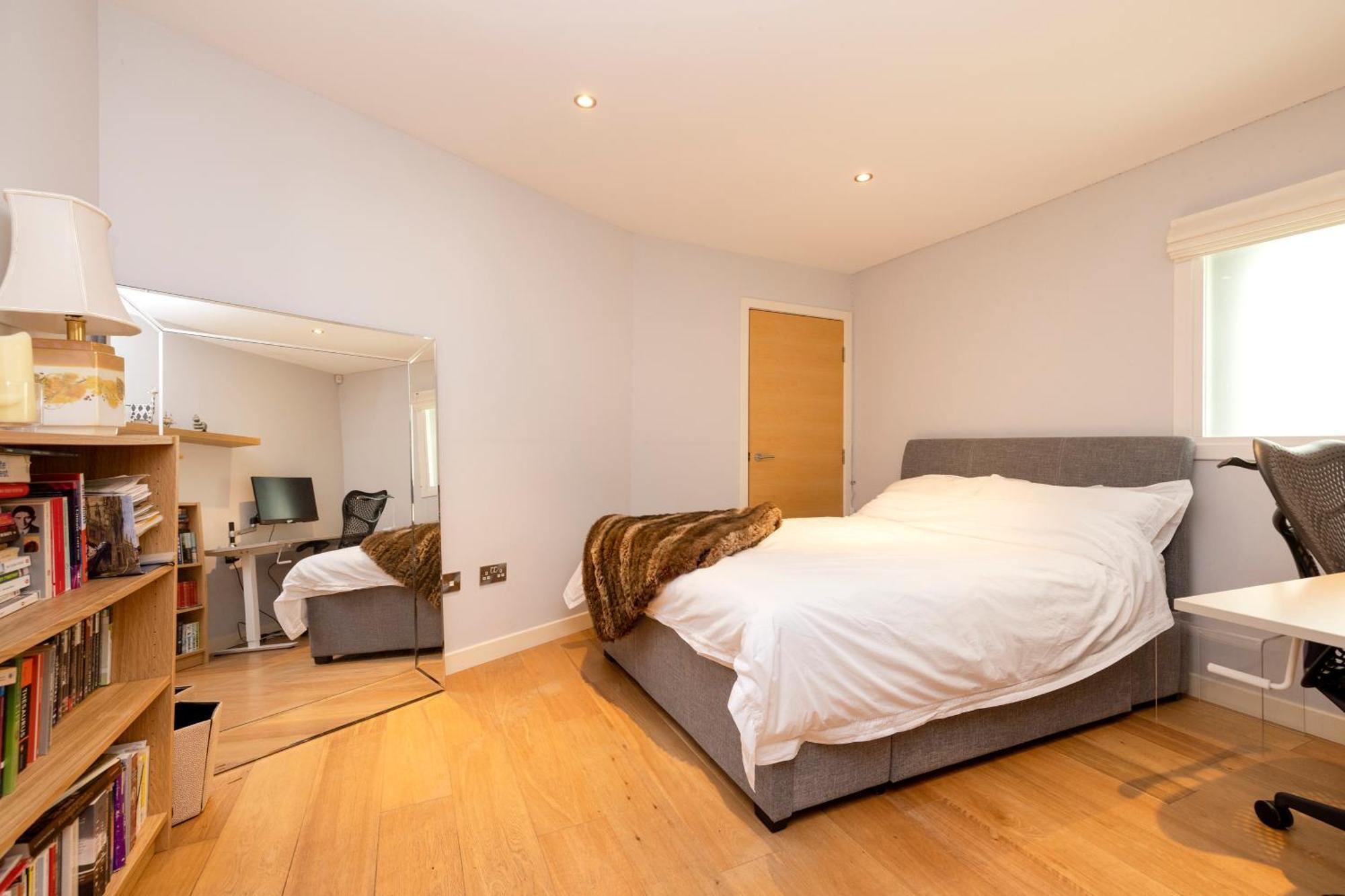 Stylish 3-bedroom 2-storey House With Patio And Balcony Near Princes Street Apartment Edinburgh