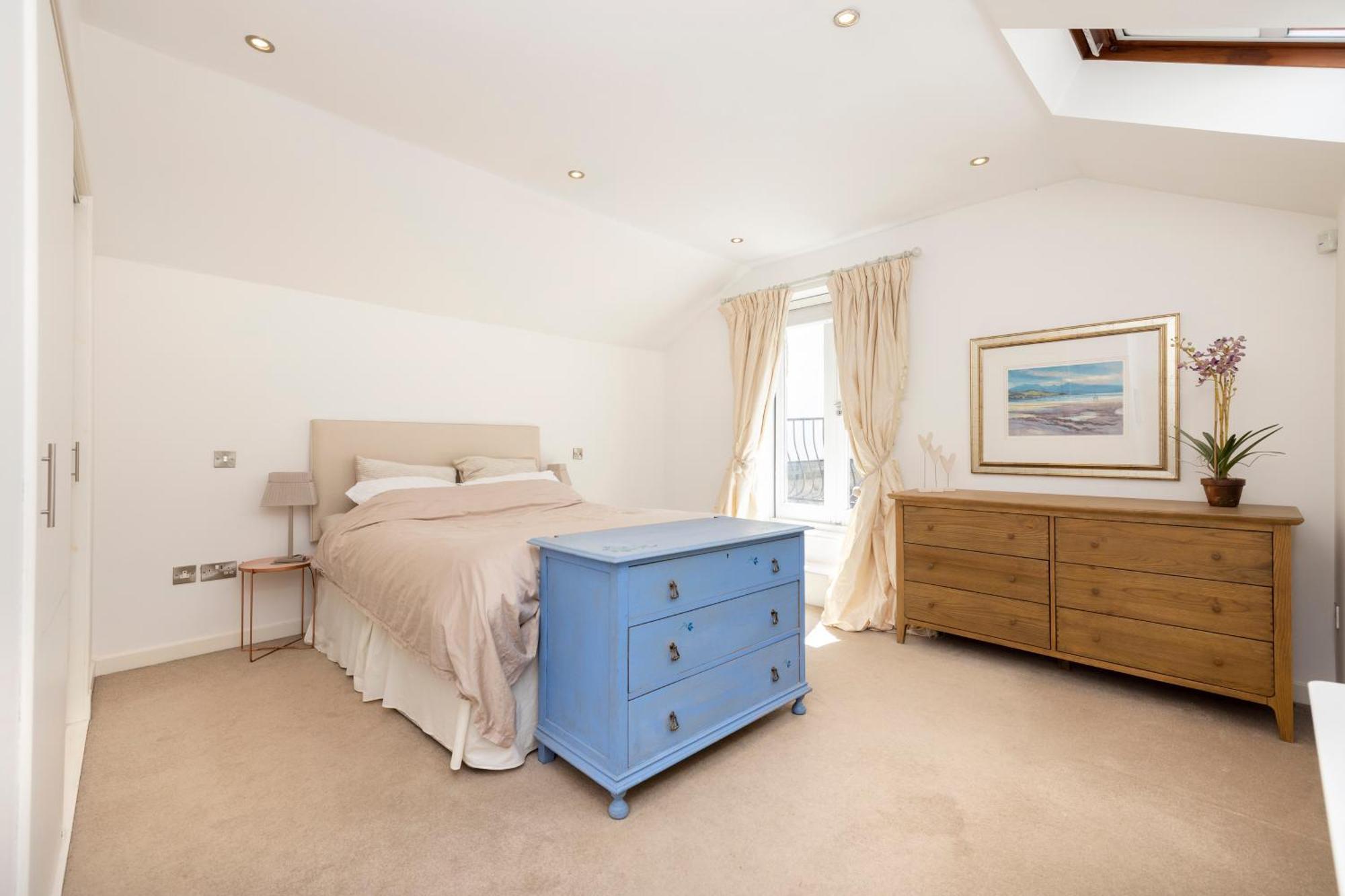 Stylish 3-bedroom 2-storey House With Patio And Balcony Near Princes Street Apartment *