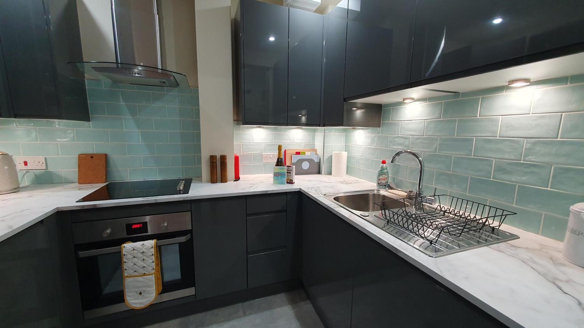 Beautiful Ground Floor Flat Near Haymarket EDI