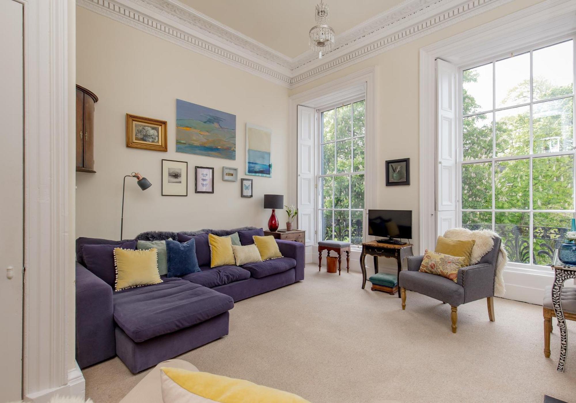 Saxe Coburg Place - 325 *