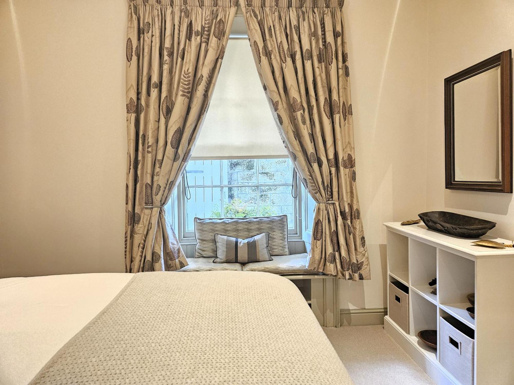 Elegant 1-bedroom *