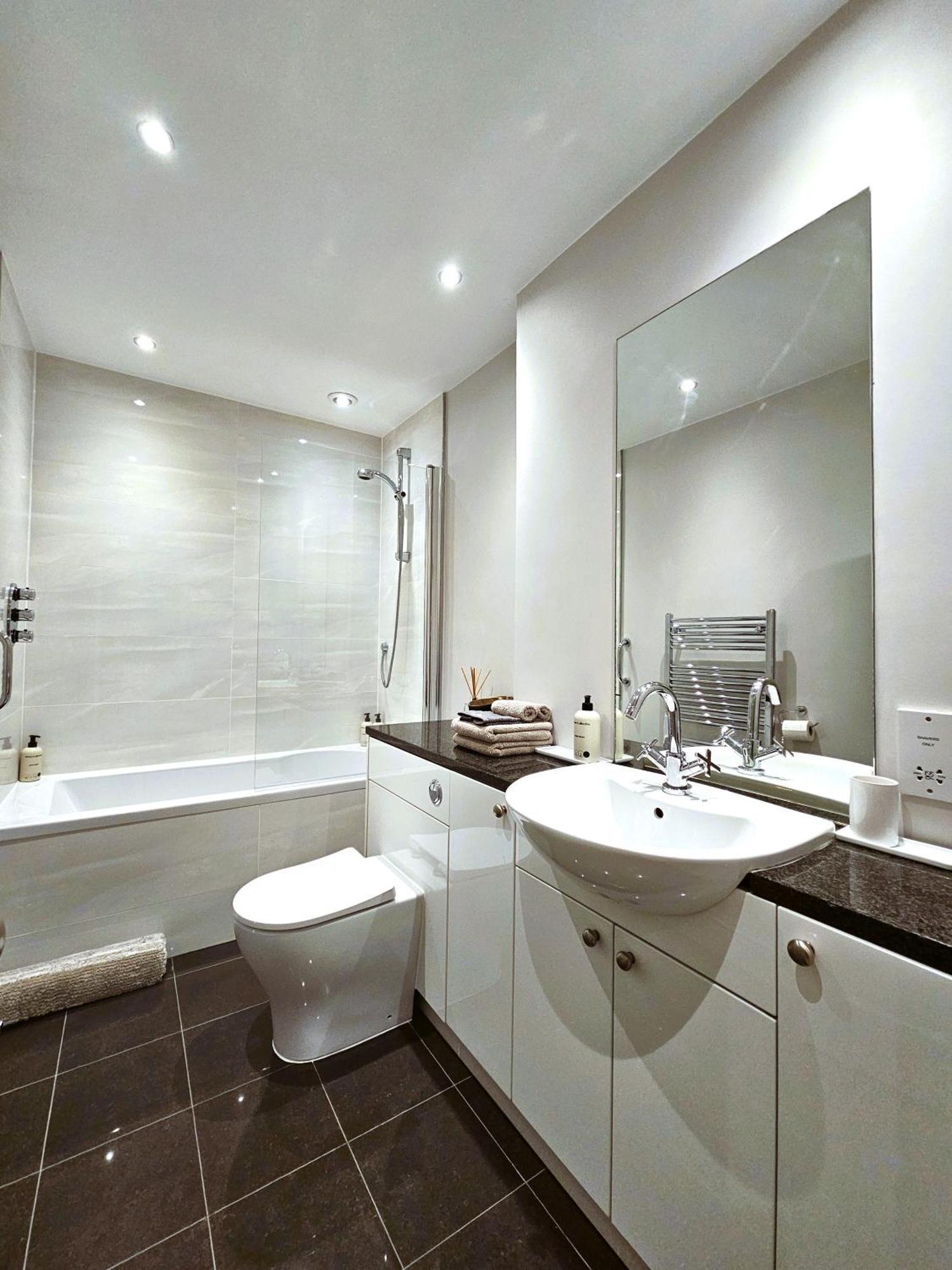 Elegant 1-bedroom Apartment *