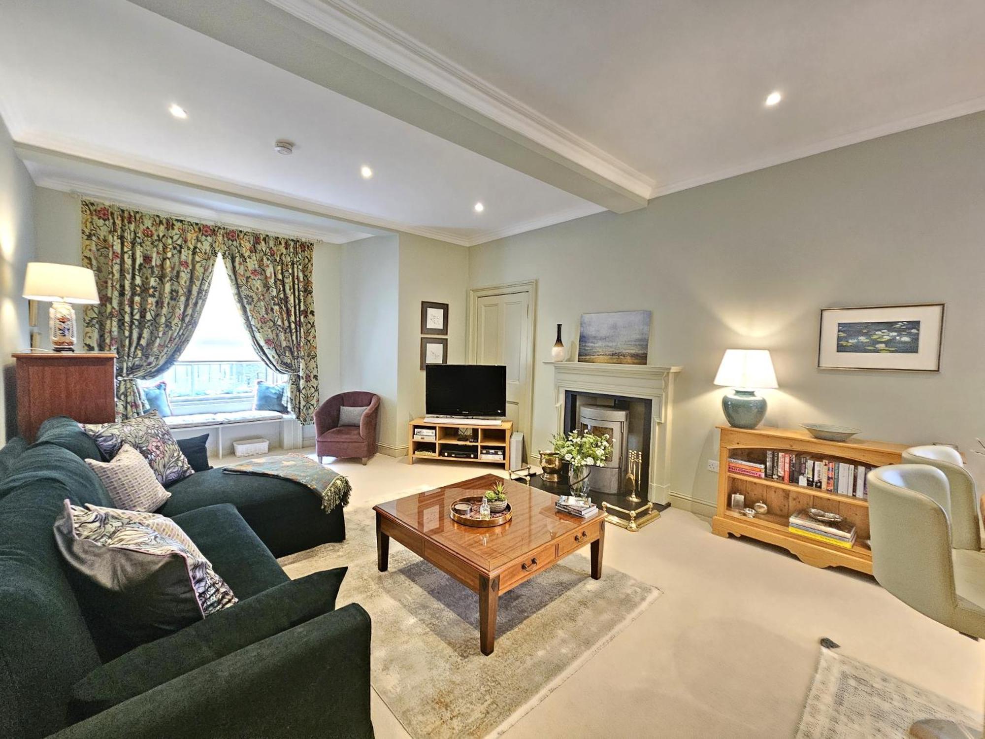 Elegant 1-bedroom Apartment *