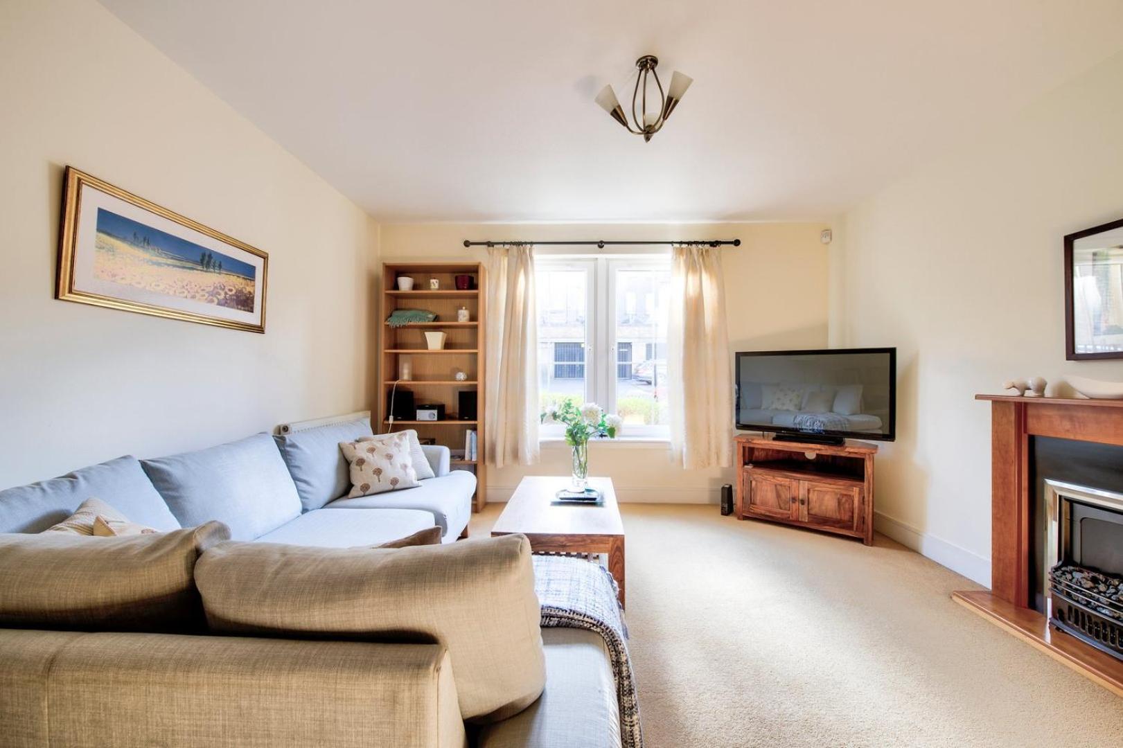 Guestready - Bright Near New Town Apartment