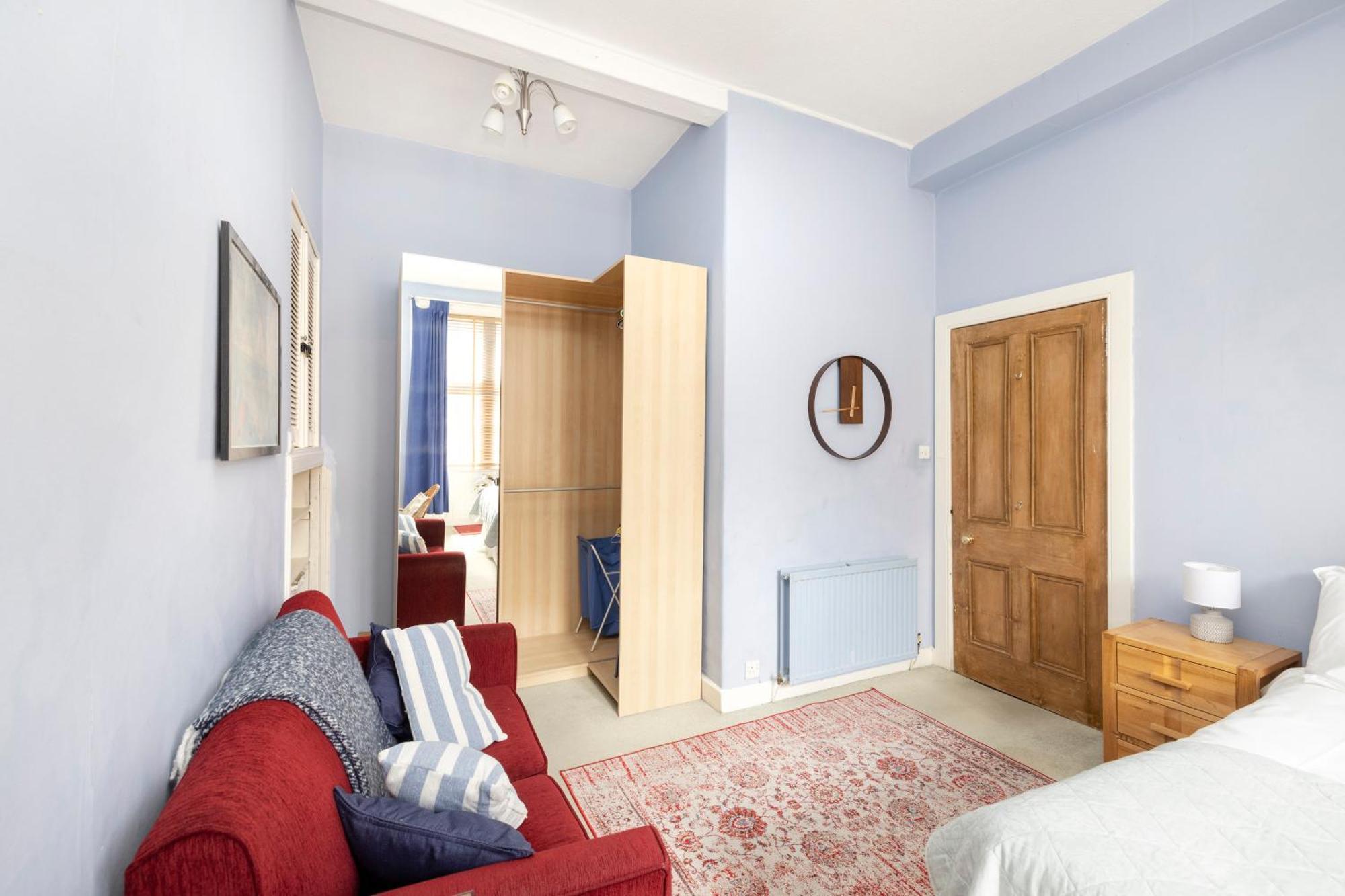 Apartment Charming 1-bedroom Getaway *