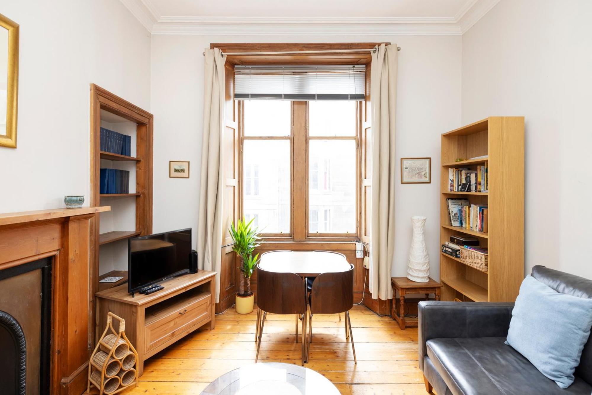 Apartment Charming 1-bedroom Getaway *