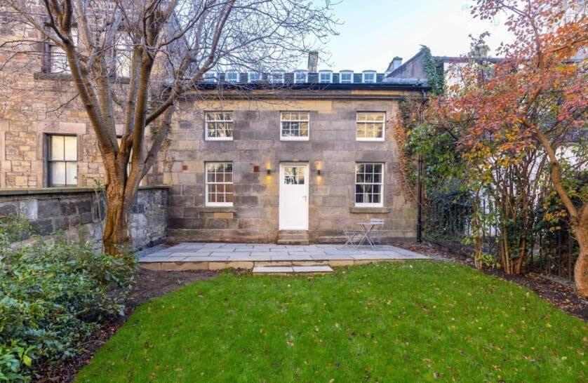Dragon - Yukina - 2 Bed Centre House With Garden * EDI
