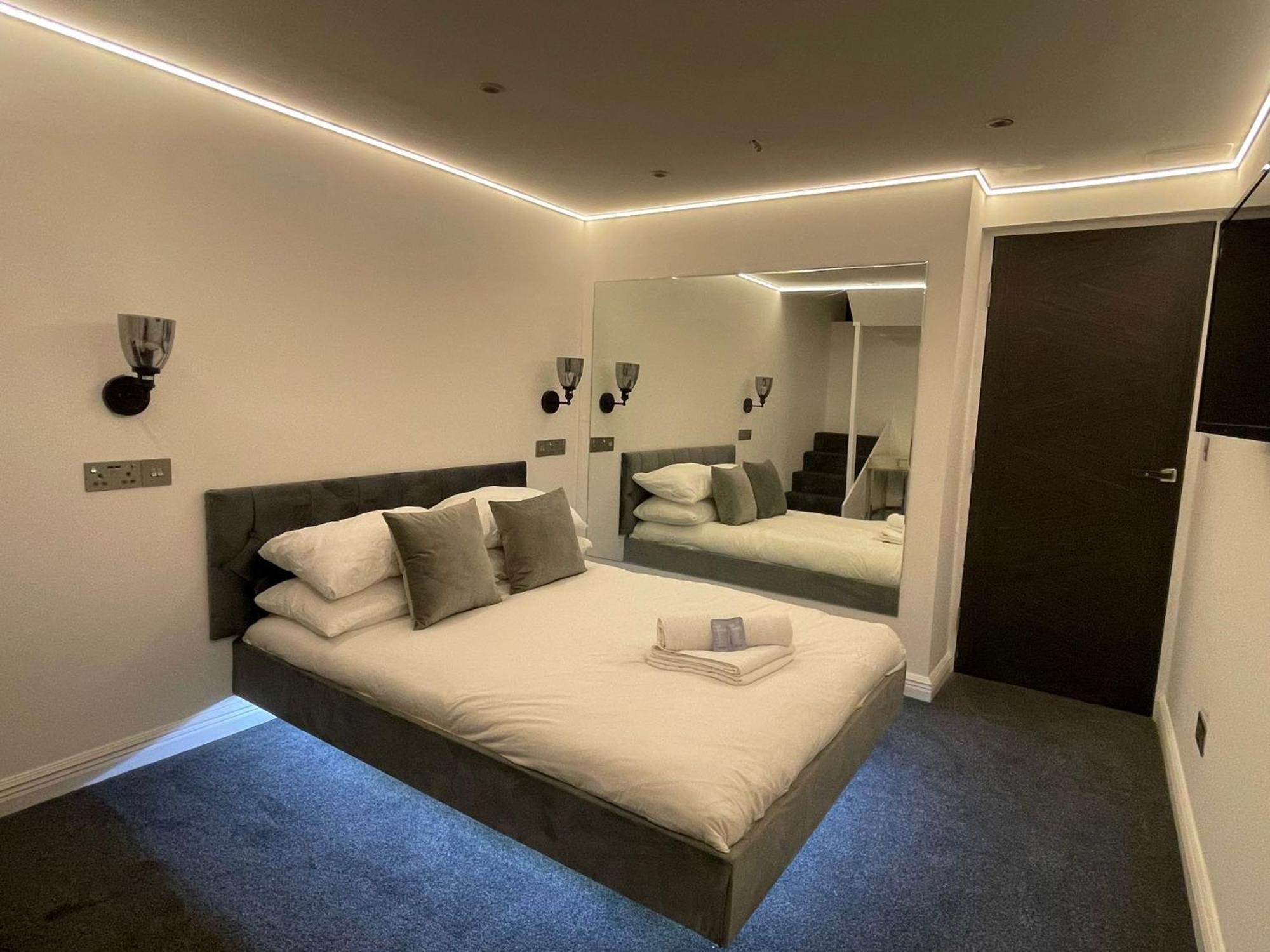 Apartment Retreat 2 Bedrooms & Steam *