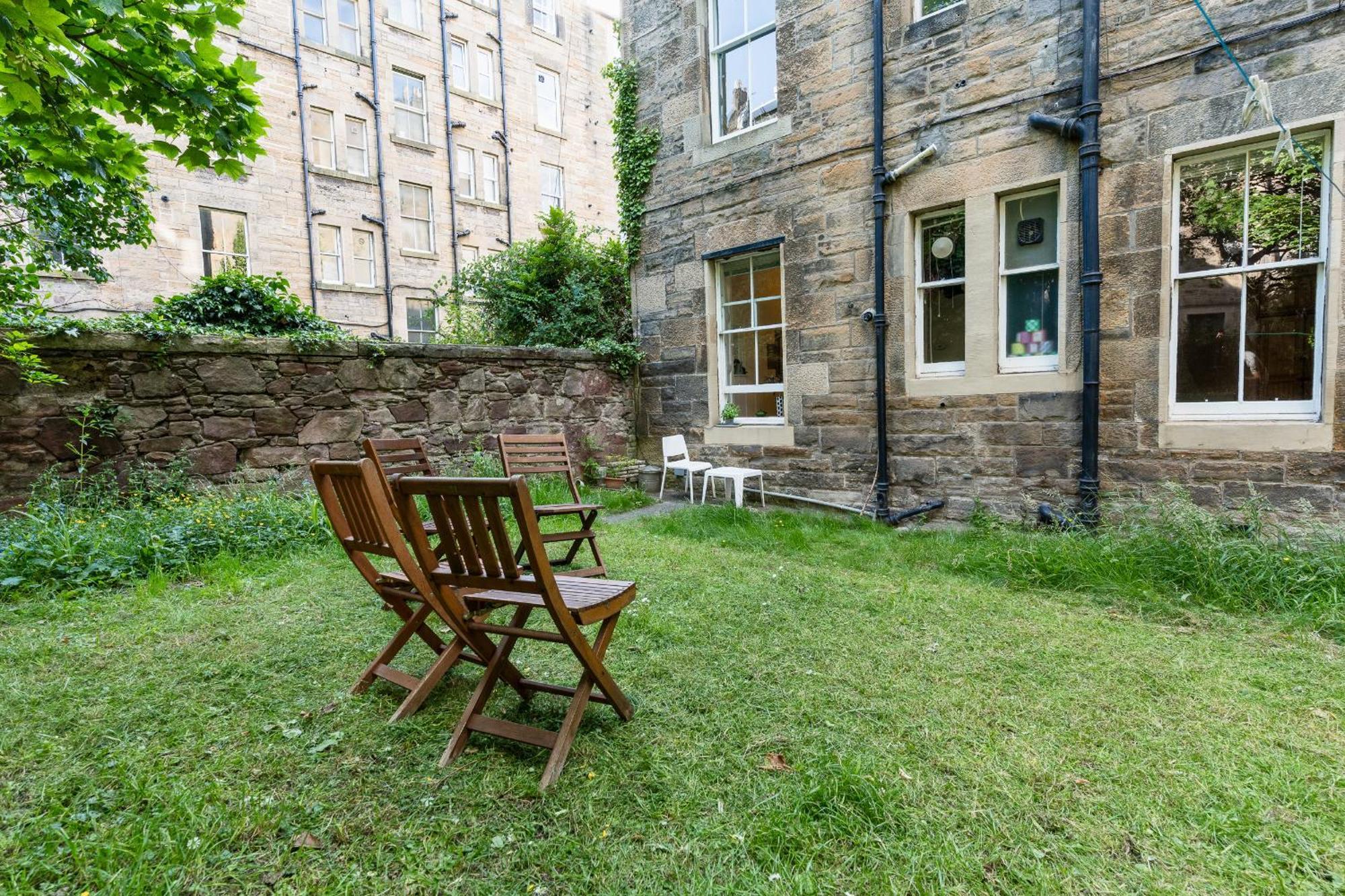 Palm Tree Apartment- Period With Cat * Edinburgh
