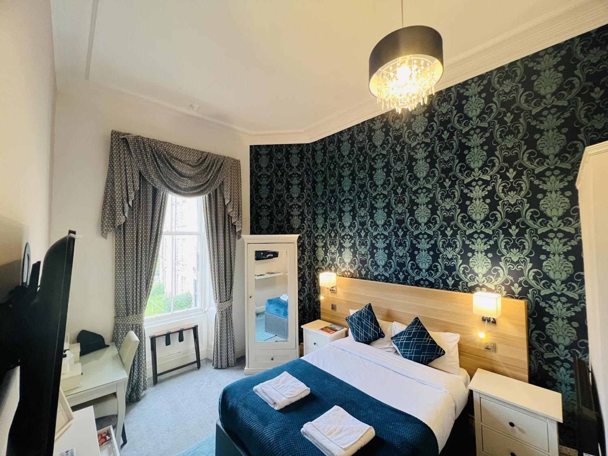 Ardenlee Guest house 3*