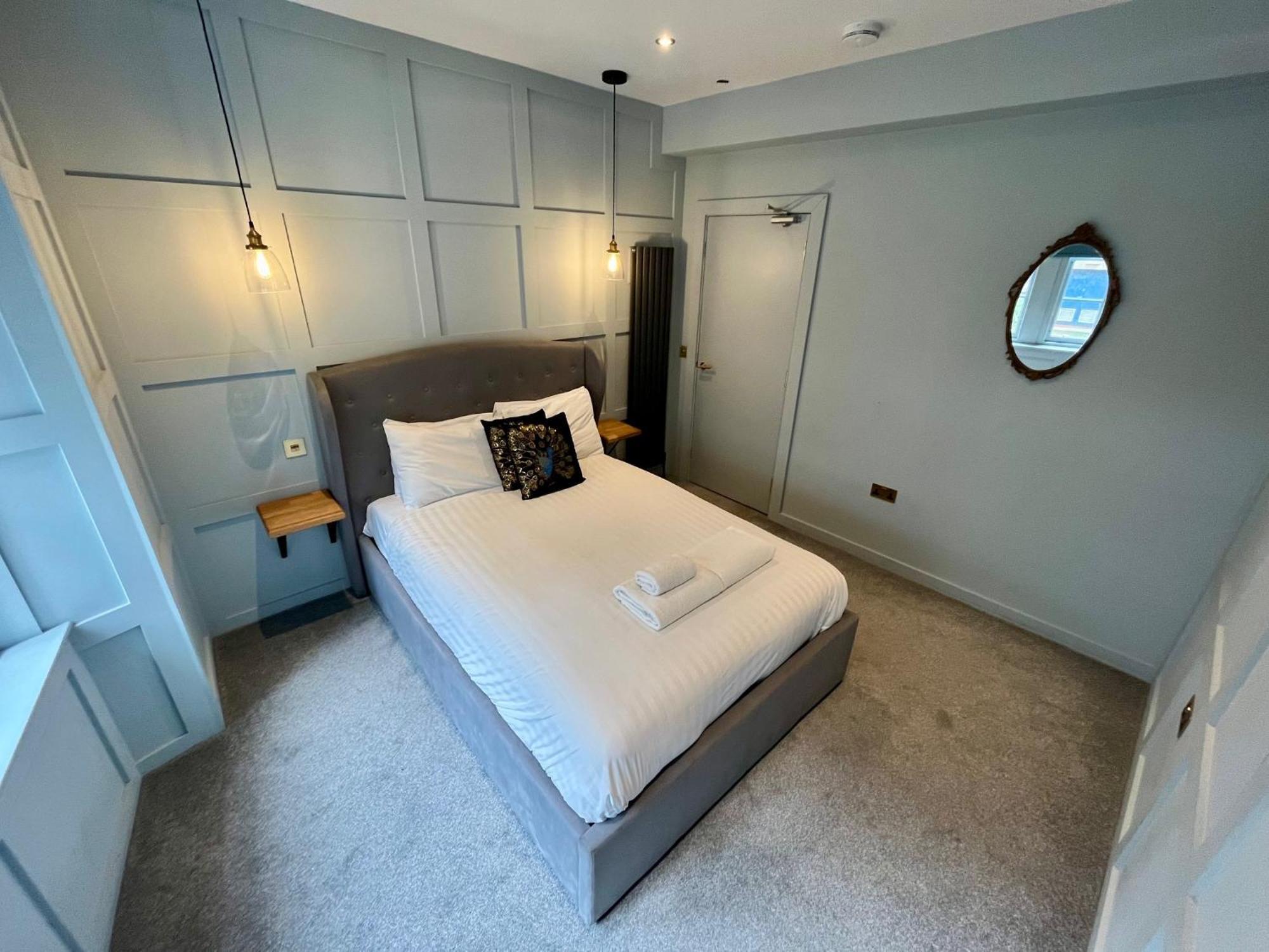 Boutique Castle View 3 Bedroom Apartment *