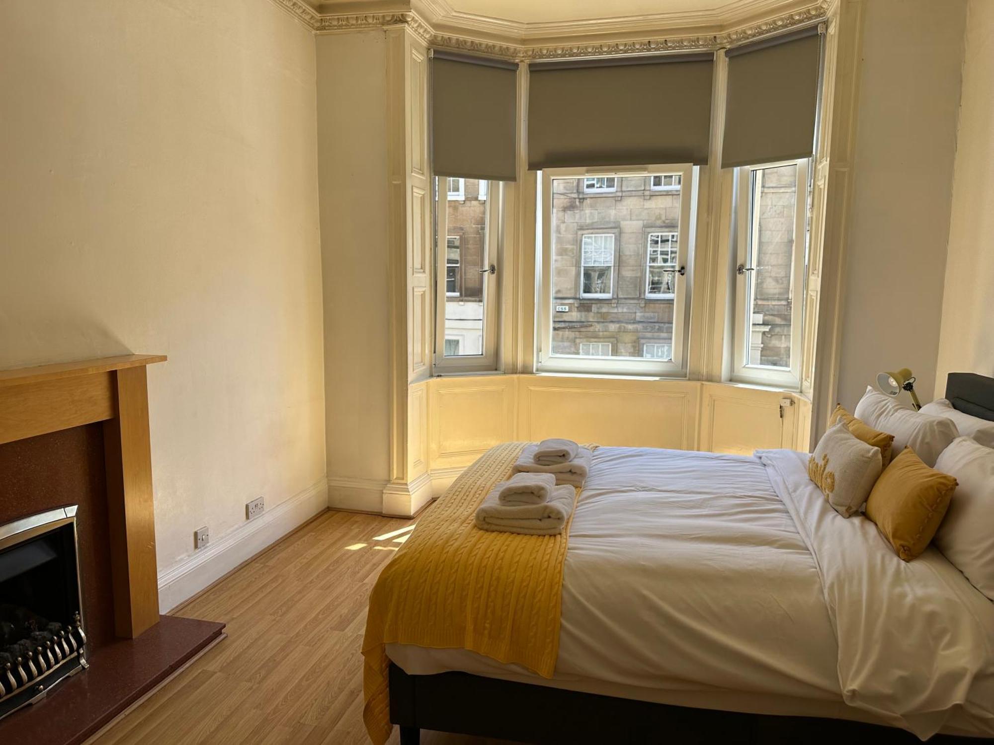 Lochrin Buildings Two Bed Apartment EDI