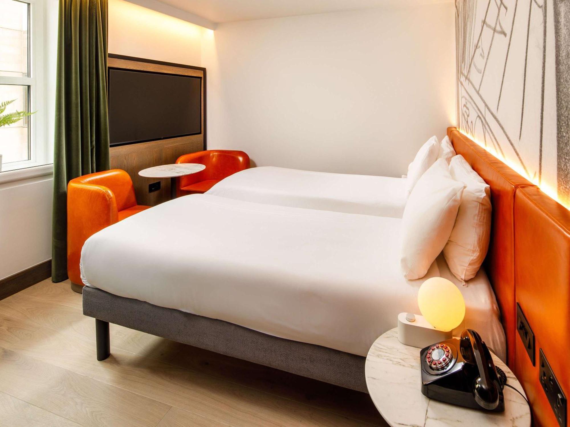 Hotel Ibis Styles St Andrew Square 3*