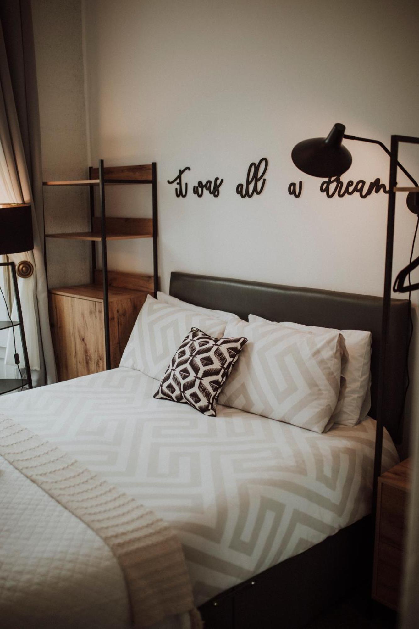 16 Pilrig 3* Edinburgh
