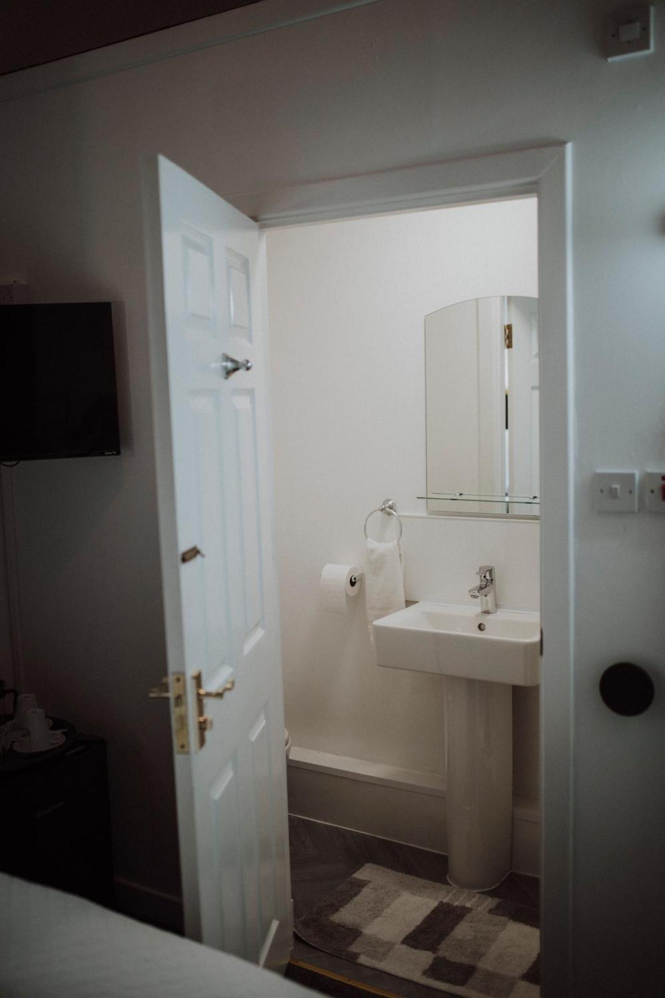 16 Pilrig 3* Edinburgh