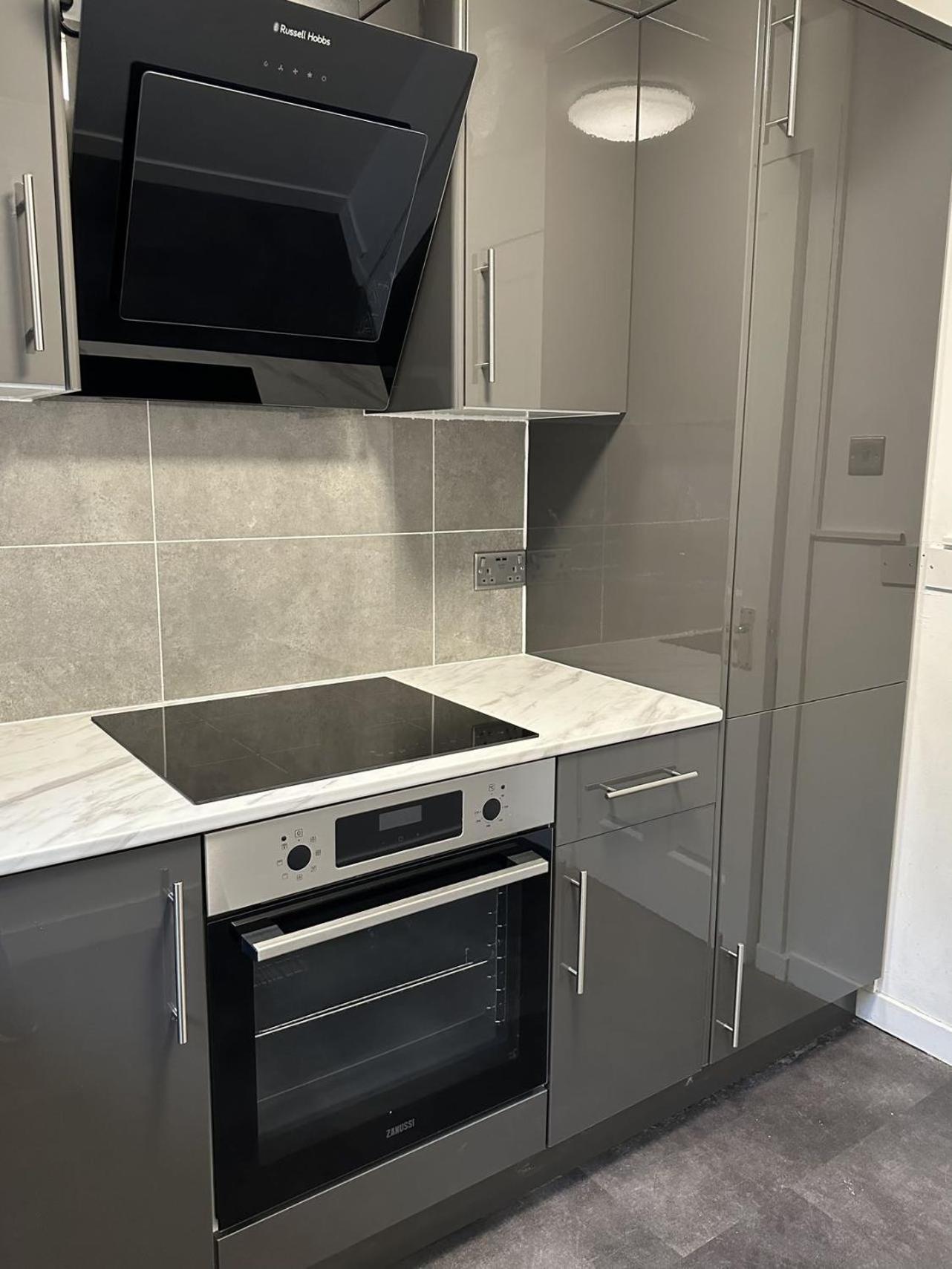 Two Bedroom Flat Close To Meadows With Free Parking By Parking Permit Apartment Edinburgh