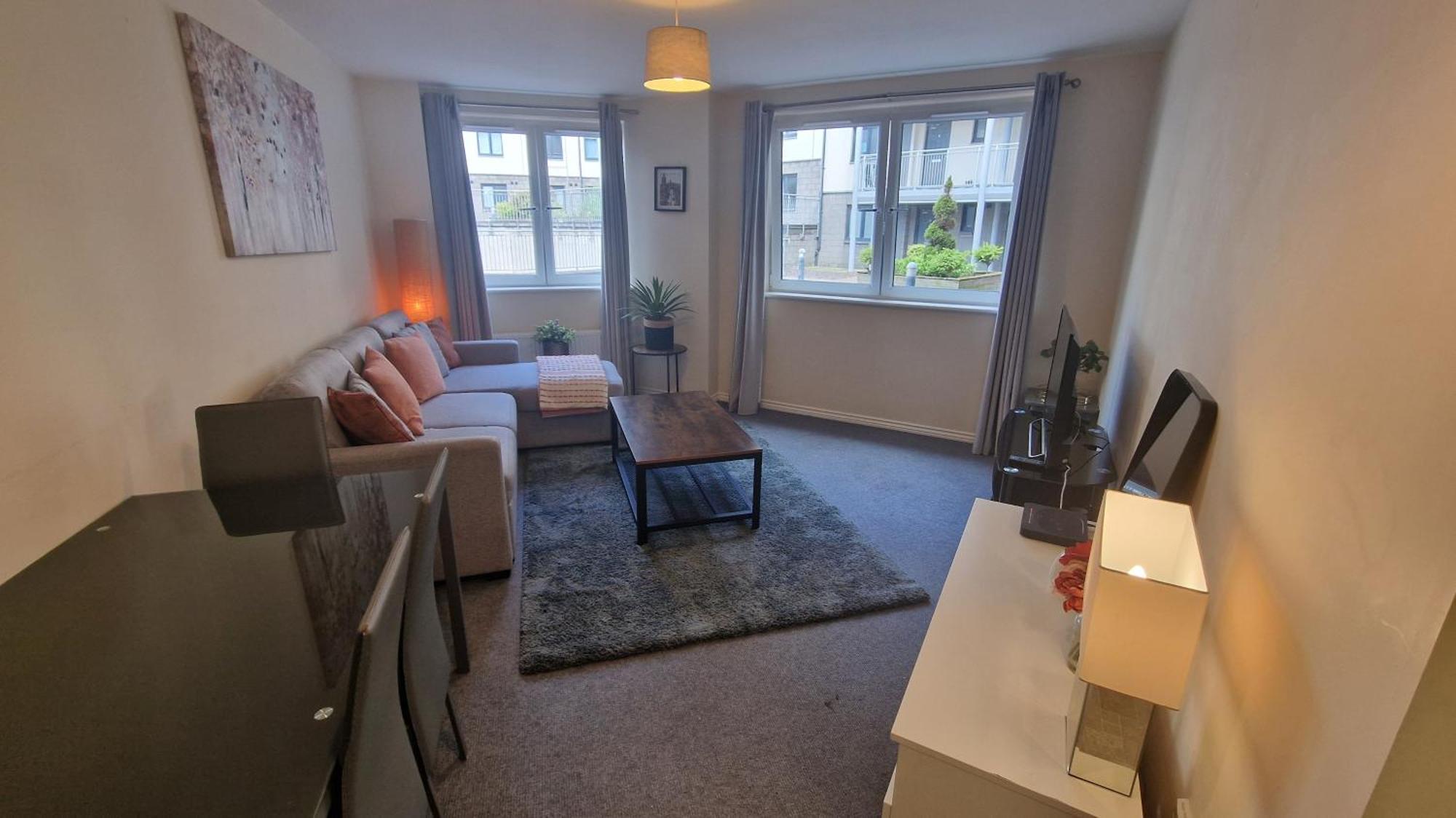 The Lochend Two Bedroom Apartment *