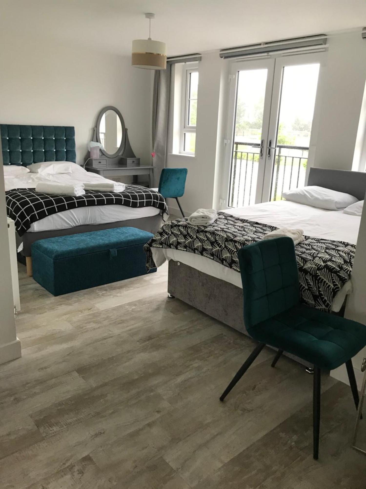 Two Bedrooms With 3 Double Beds 2 Bathrooms Homestay Edinburgh