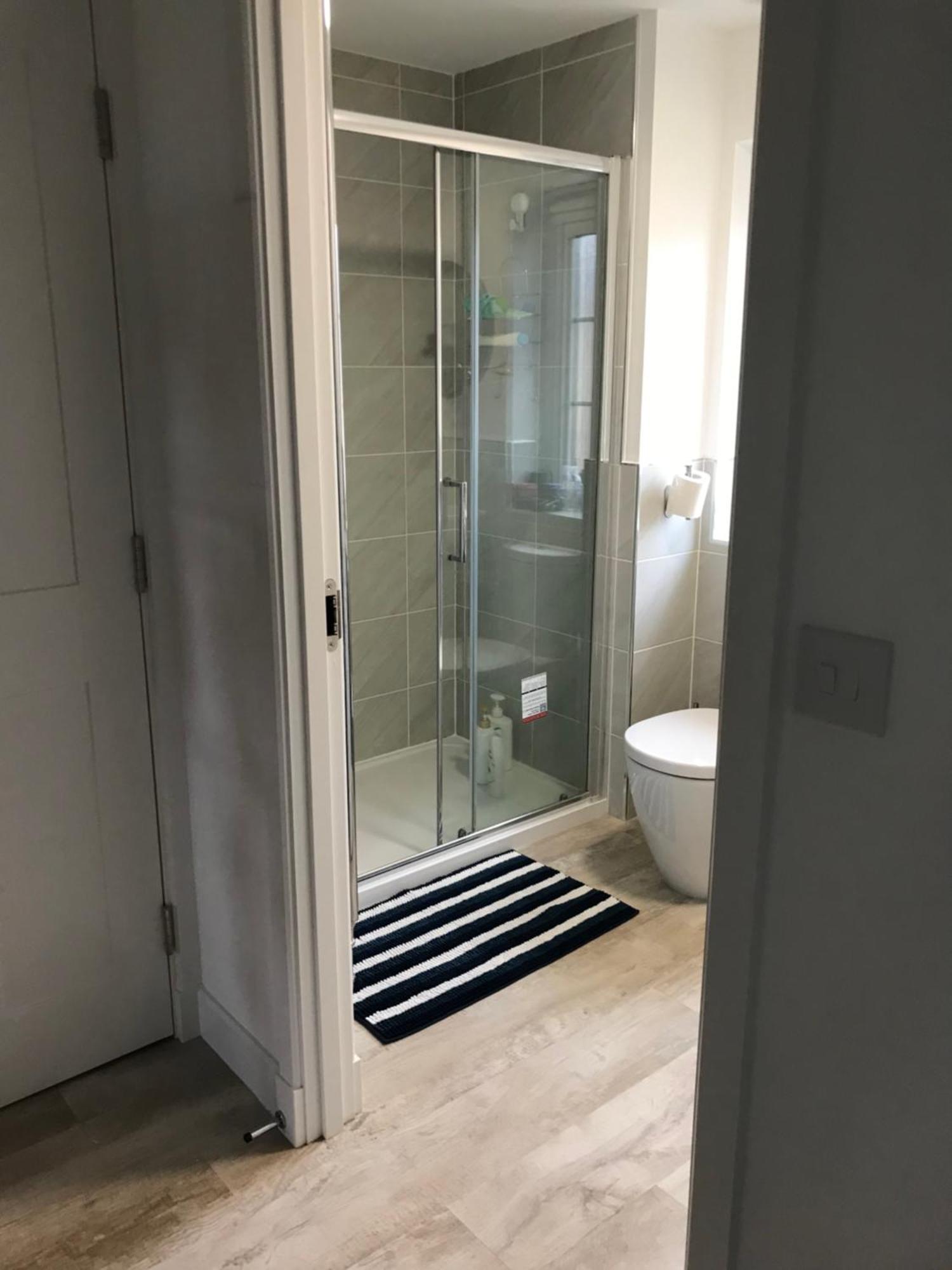 Two Bedrooms With 3 Double Beds 2 Bathrooms *