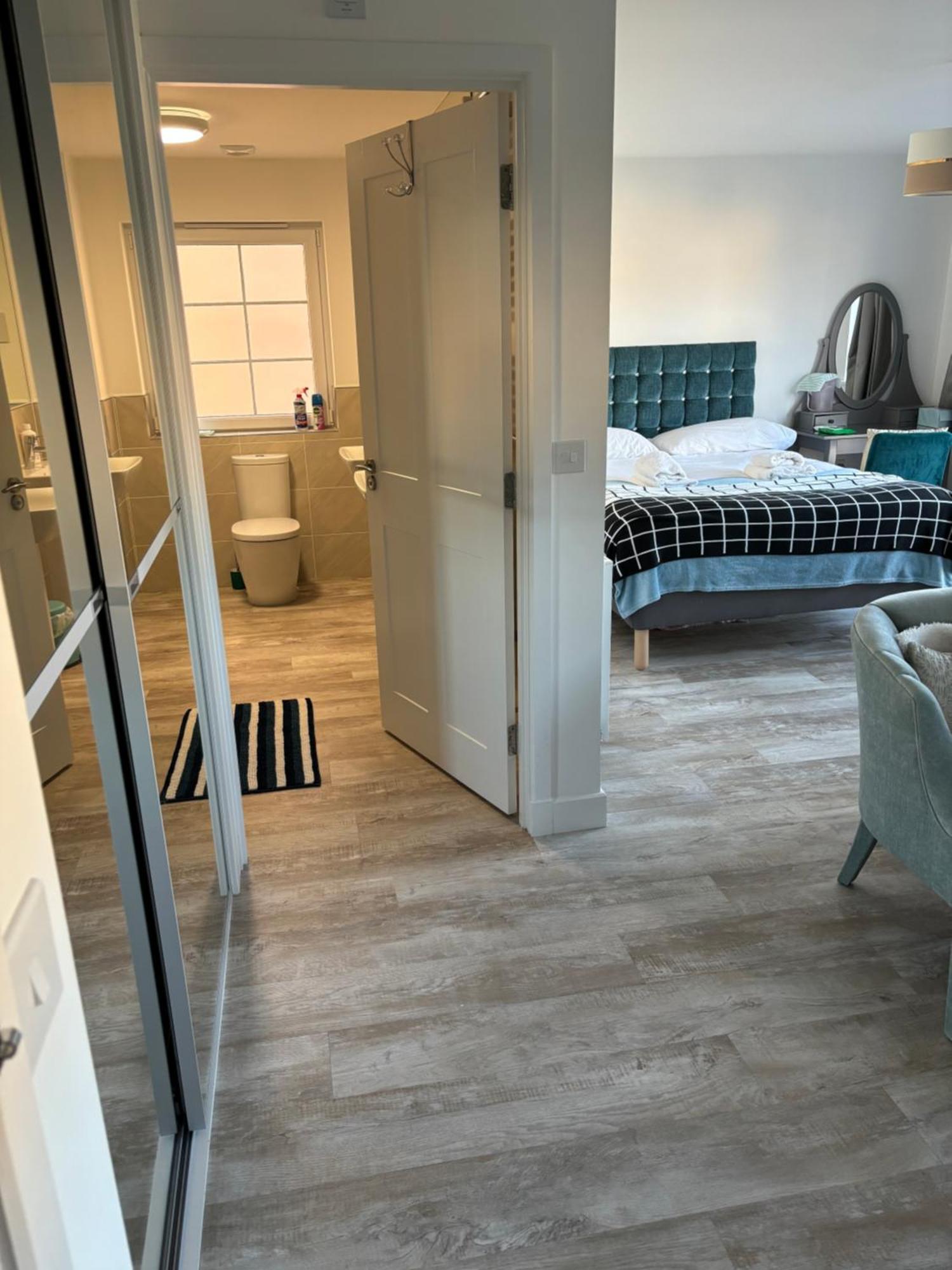 Two Bedrooms With 3 Double Beds 2 Bathrooms Homestay