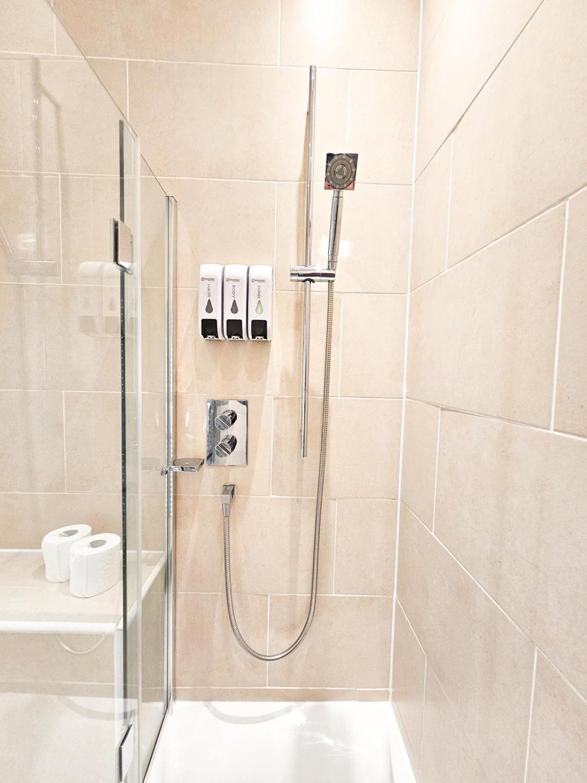 Apartment Spacious 2 Bedroom In The Heart Of New Town