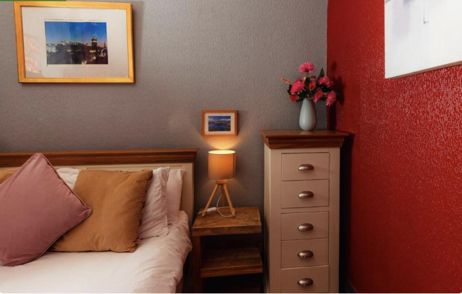 Cozy Holyrood Palace Apartment