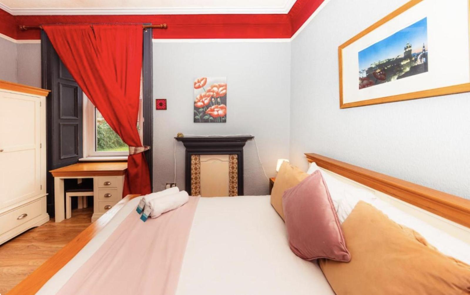 Cozy Holyrood Palace Apartment