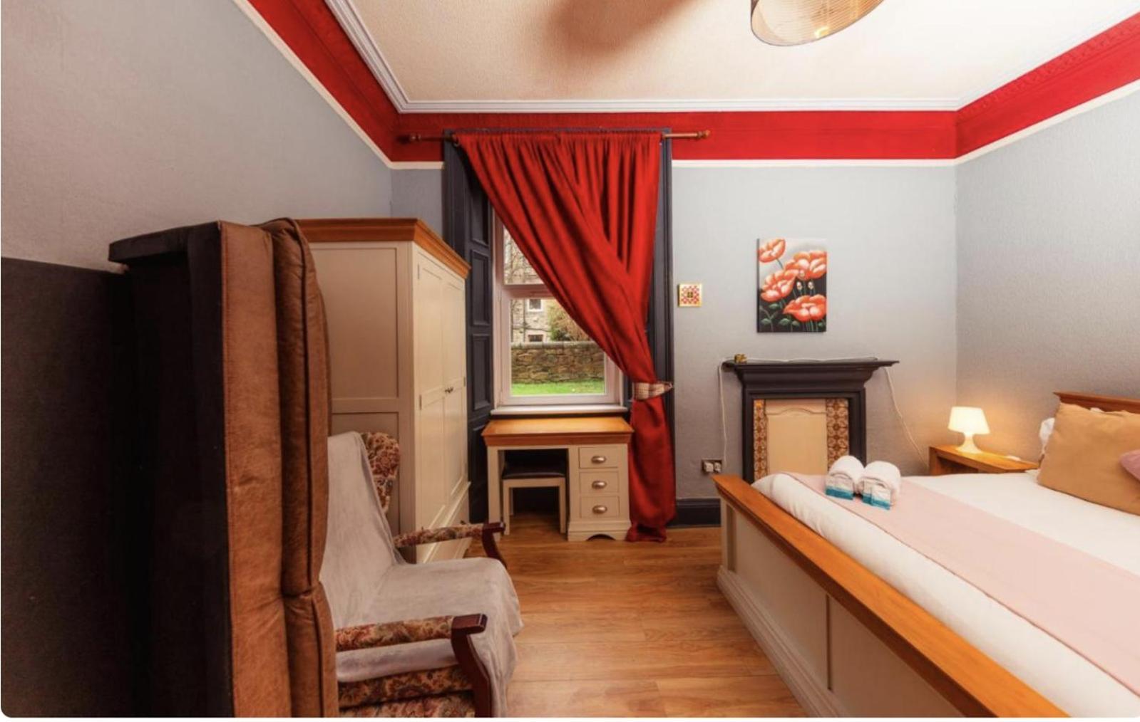 Cozy Holyrood Palace *