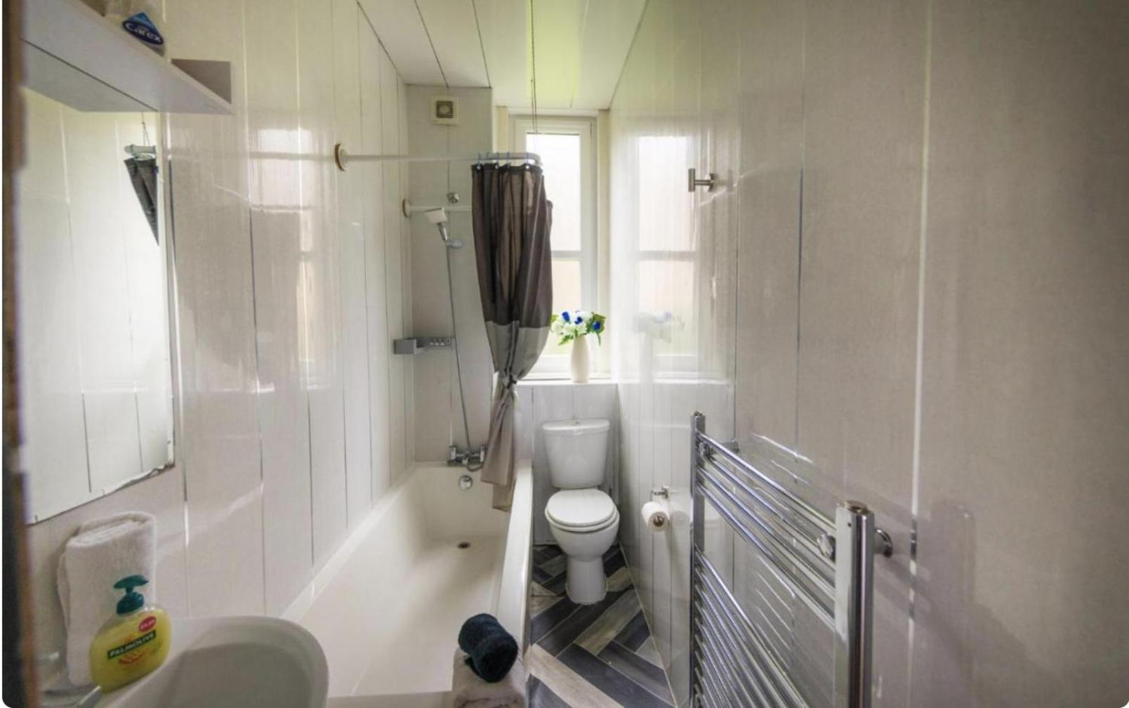 Cozy Holyrood Palace Apartment