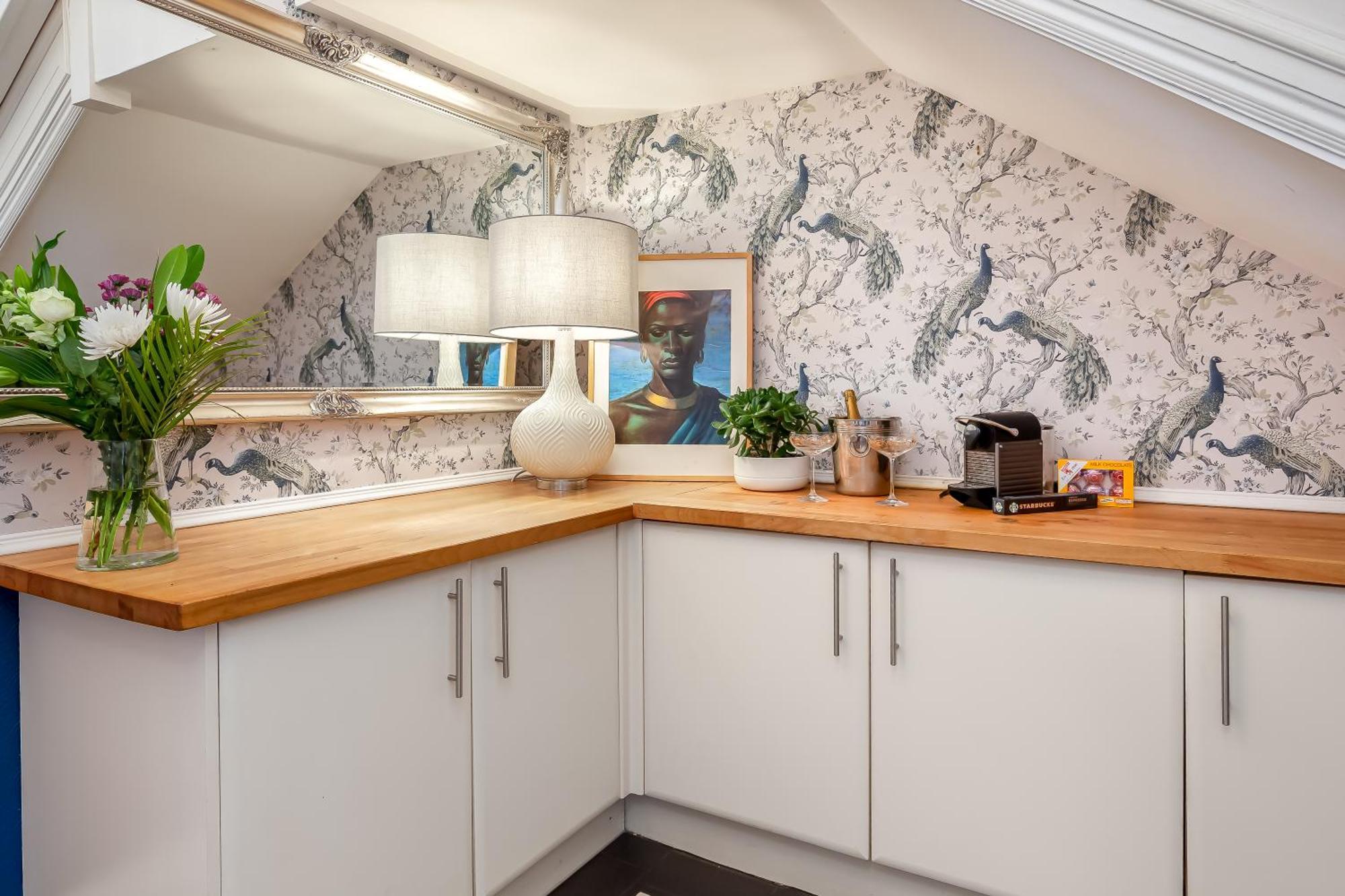 Apartment Beautiful Victorian Close To The Botanical Gardens, Free Parking!