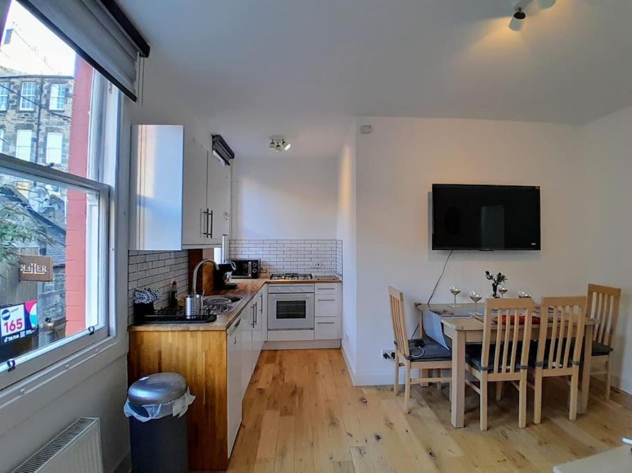 Cosy 2 Bed Apartment Edinburgh