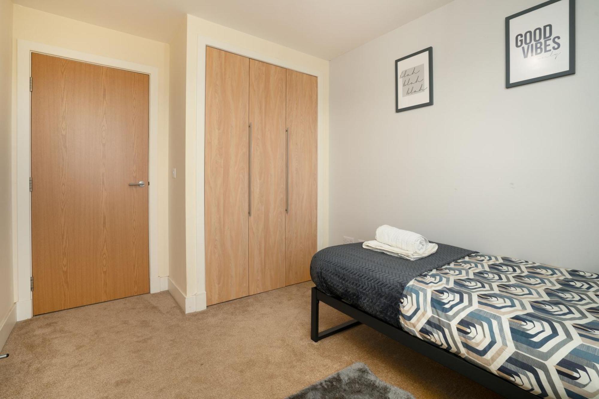 Near Airport - Free Parking Edinburgh