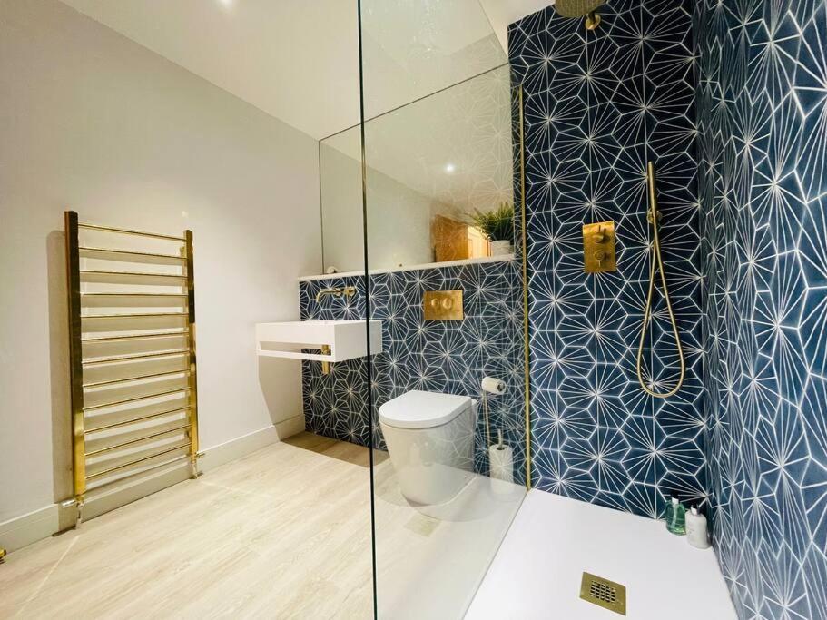 Designer In With Free Parking Apartment Edinburgh