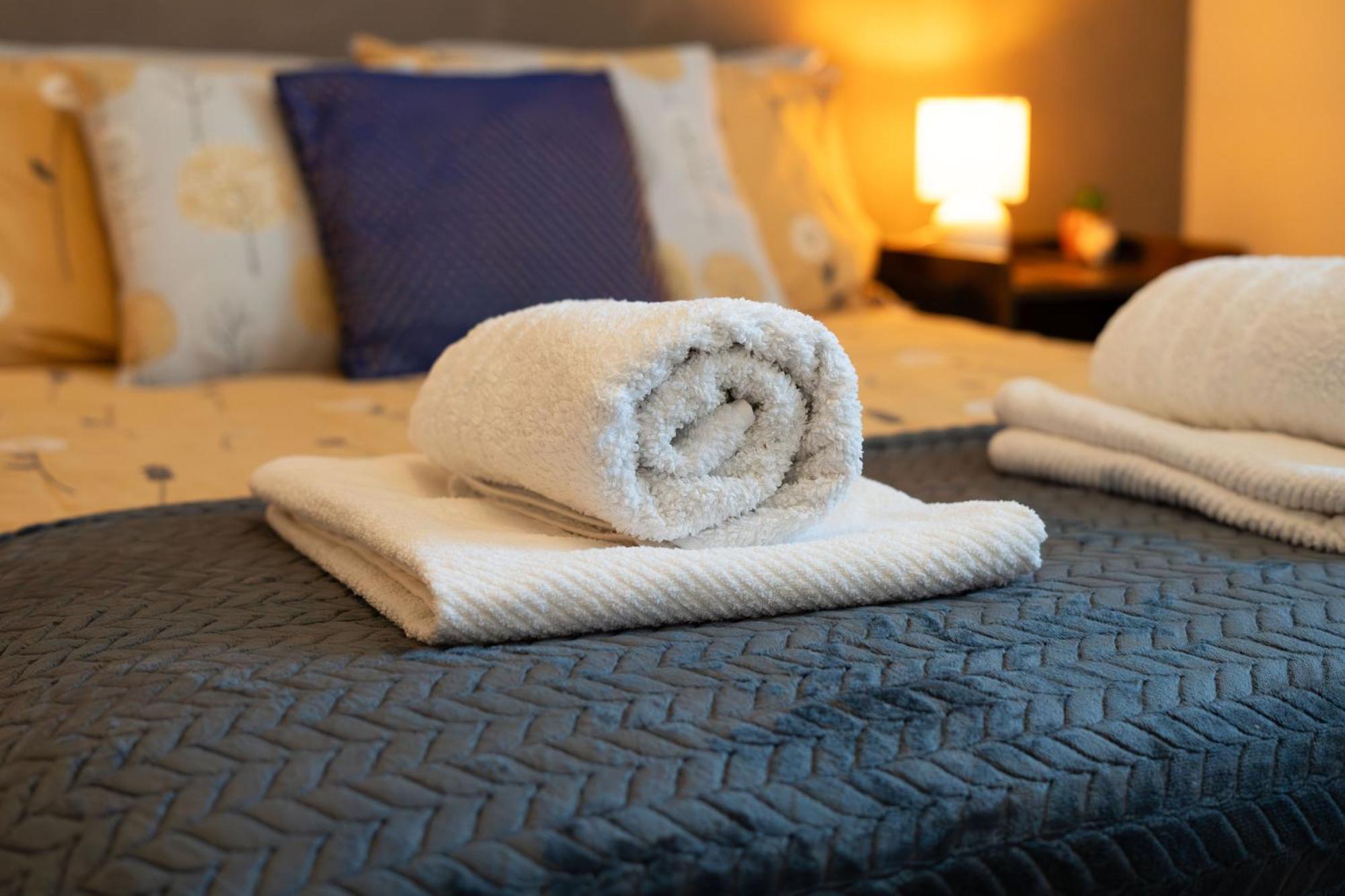 Near Airport - Free Parking Apartment
