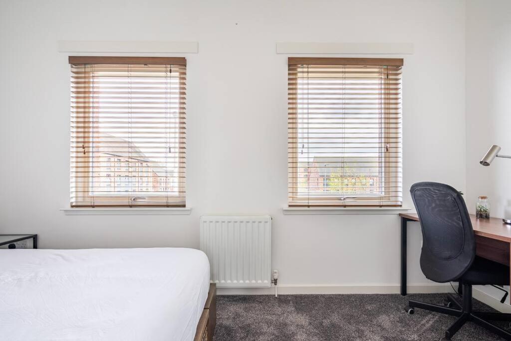 Bright, Modern 2 Bedroom House With Free Parking! Apartment EDI