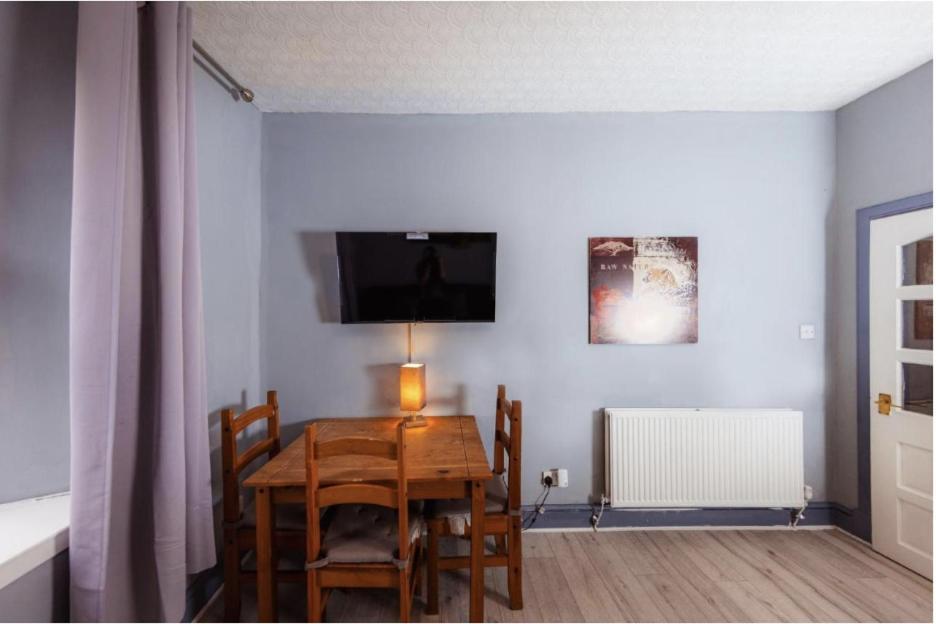Apartment Warm & Welcoming City Center - Meadows! 2
