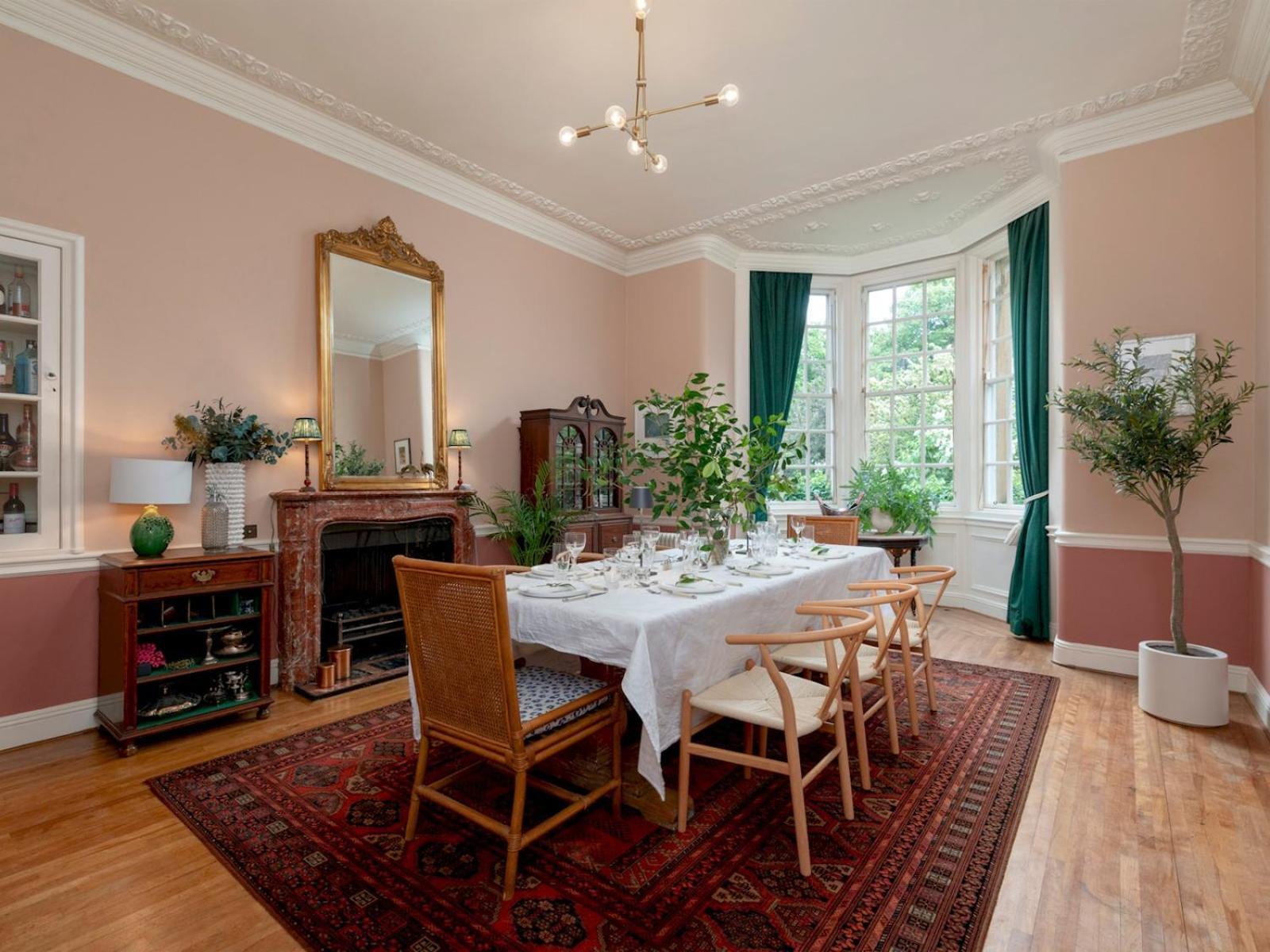 Elegant 17th Century - Pass The Keys Edinburgh