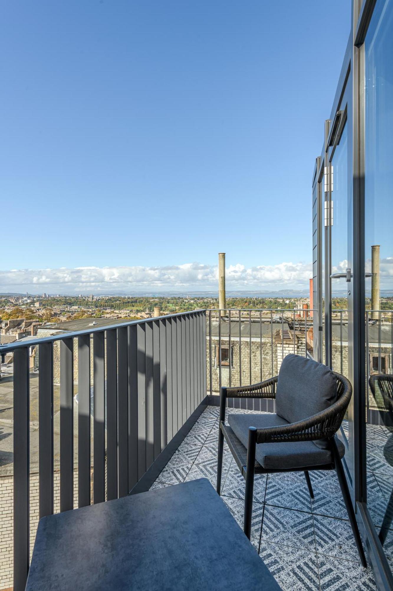 Righ Residences - George Street * Edinburgh