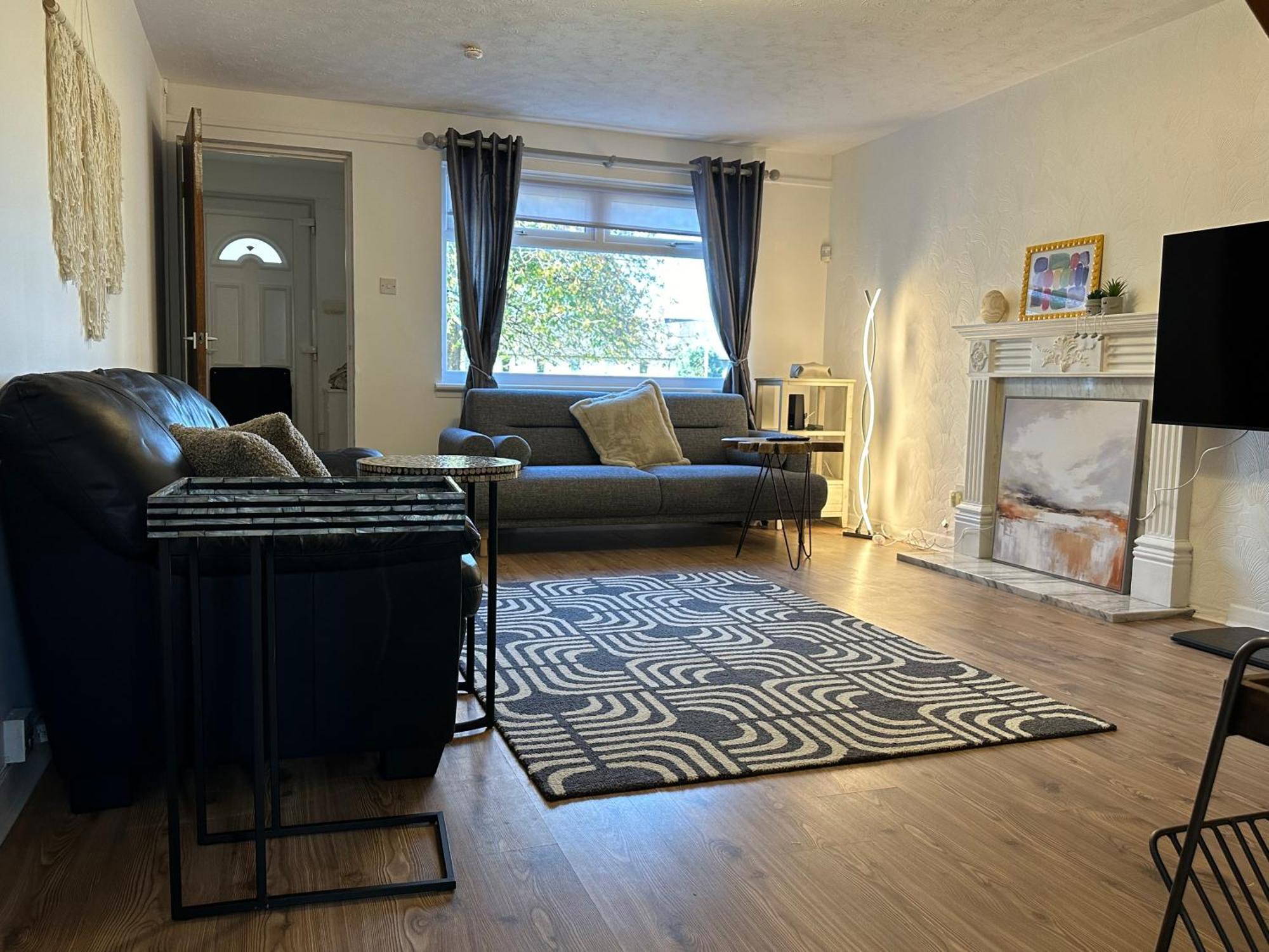 Cozy 2 Bedrooms With Private Parking Space And Garden Apartment