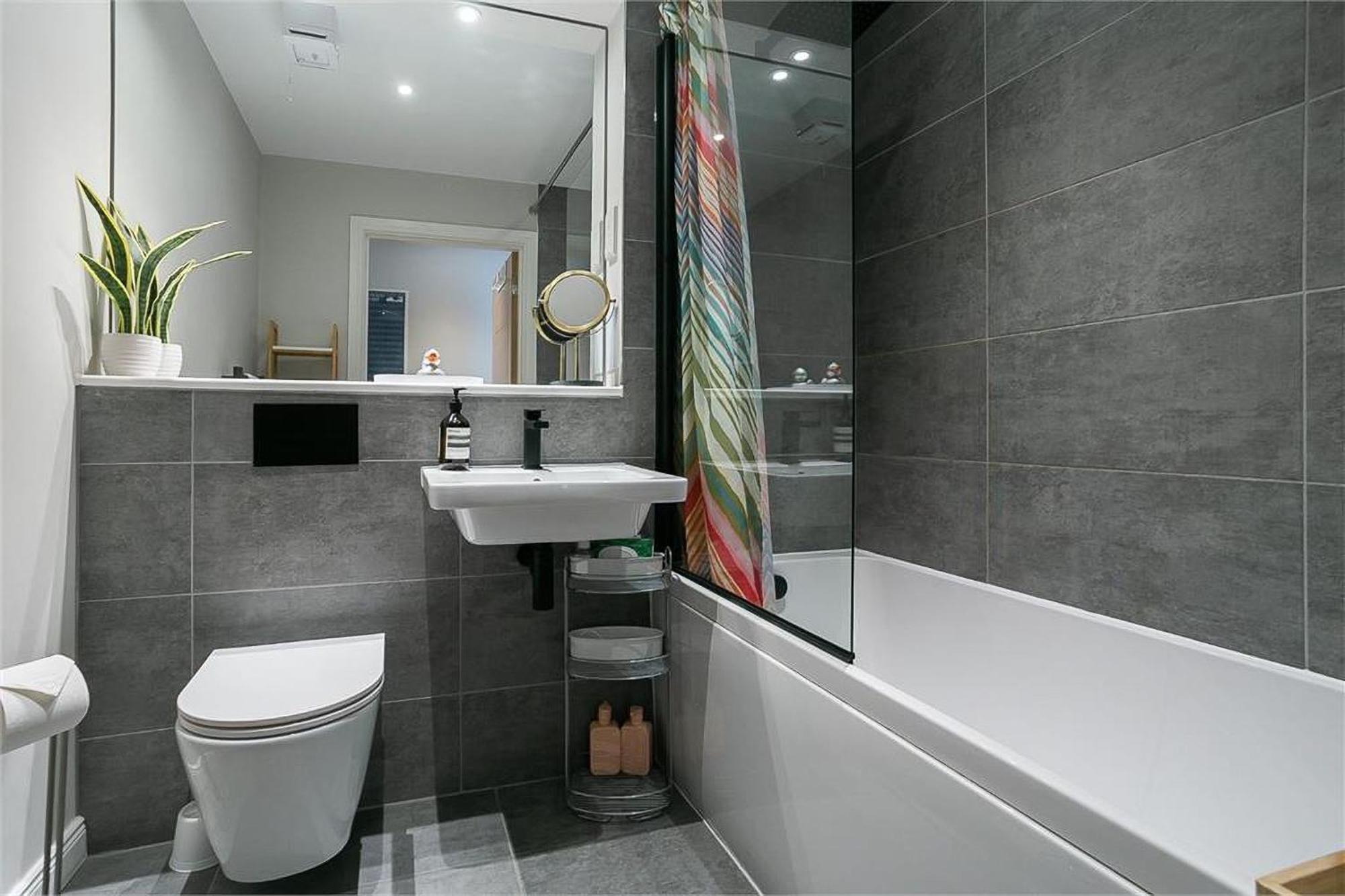Heavenly Pad Portobello - Built In 2022 Apartment *