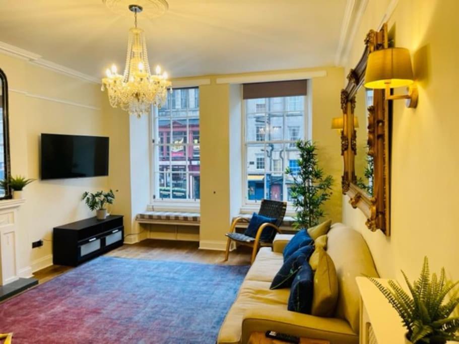 Stunning Royal Mile 2 Bedroom Edinburgh