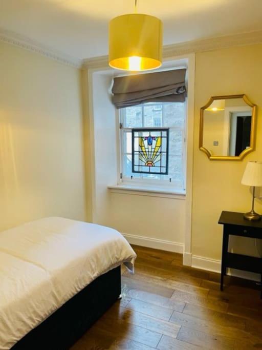 Stunning Royal Mile 2 Bedroom Apartment Edinburgh