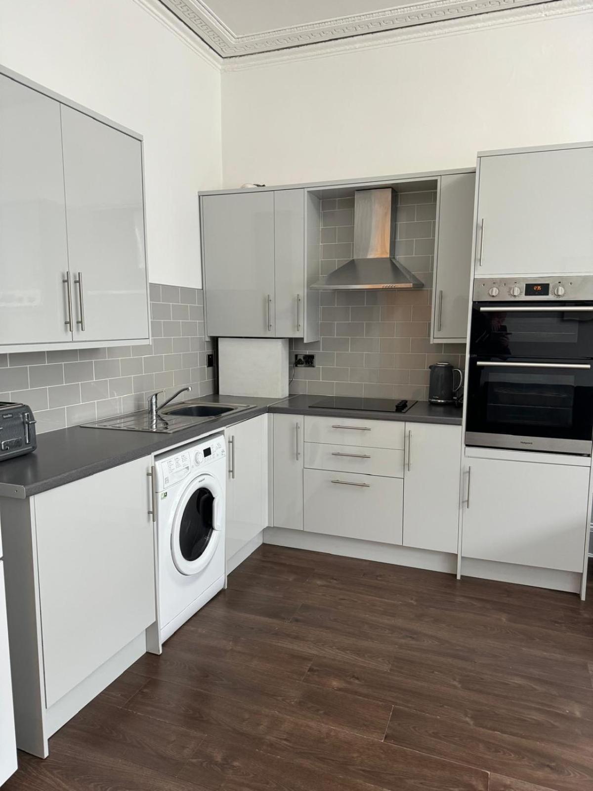 Lothian Rd Apartment *