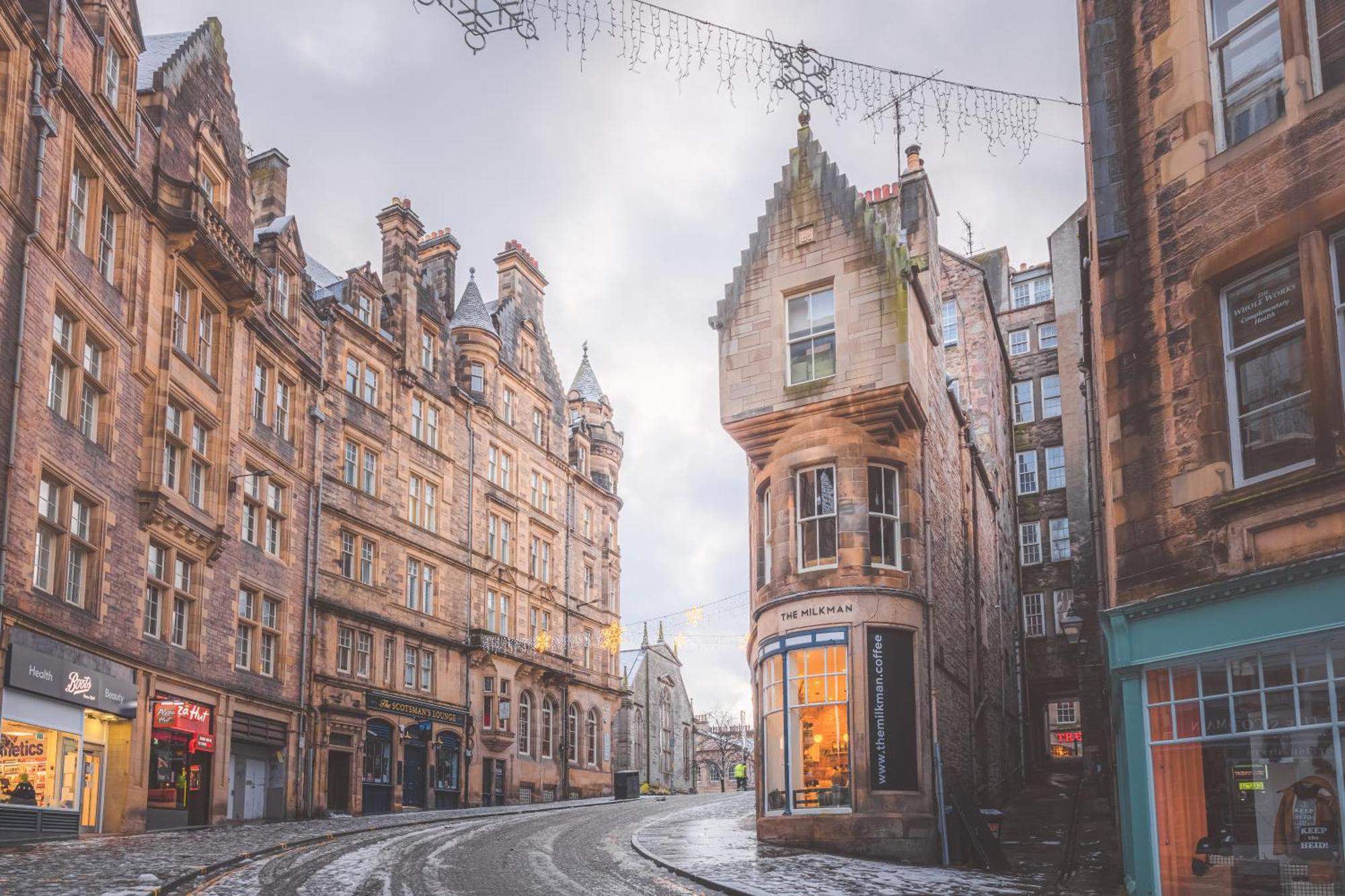 Pass The Keys Trendy Historic Flat Sleeps 4 To 6 Near Leith Shore EDI