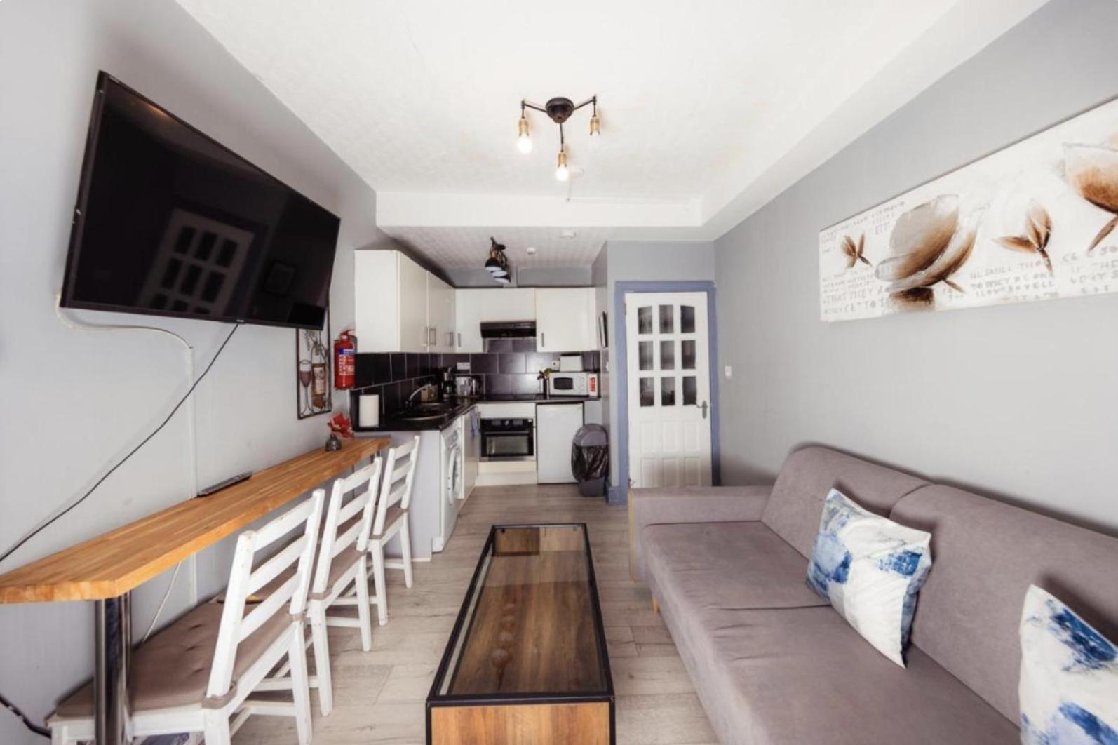 Cozy City Center Apt - Meadows 5! *