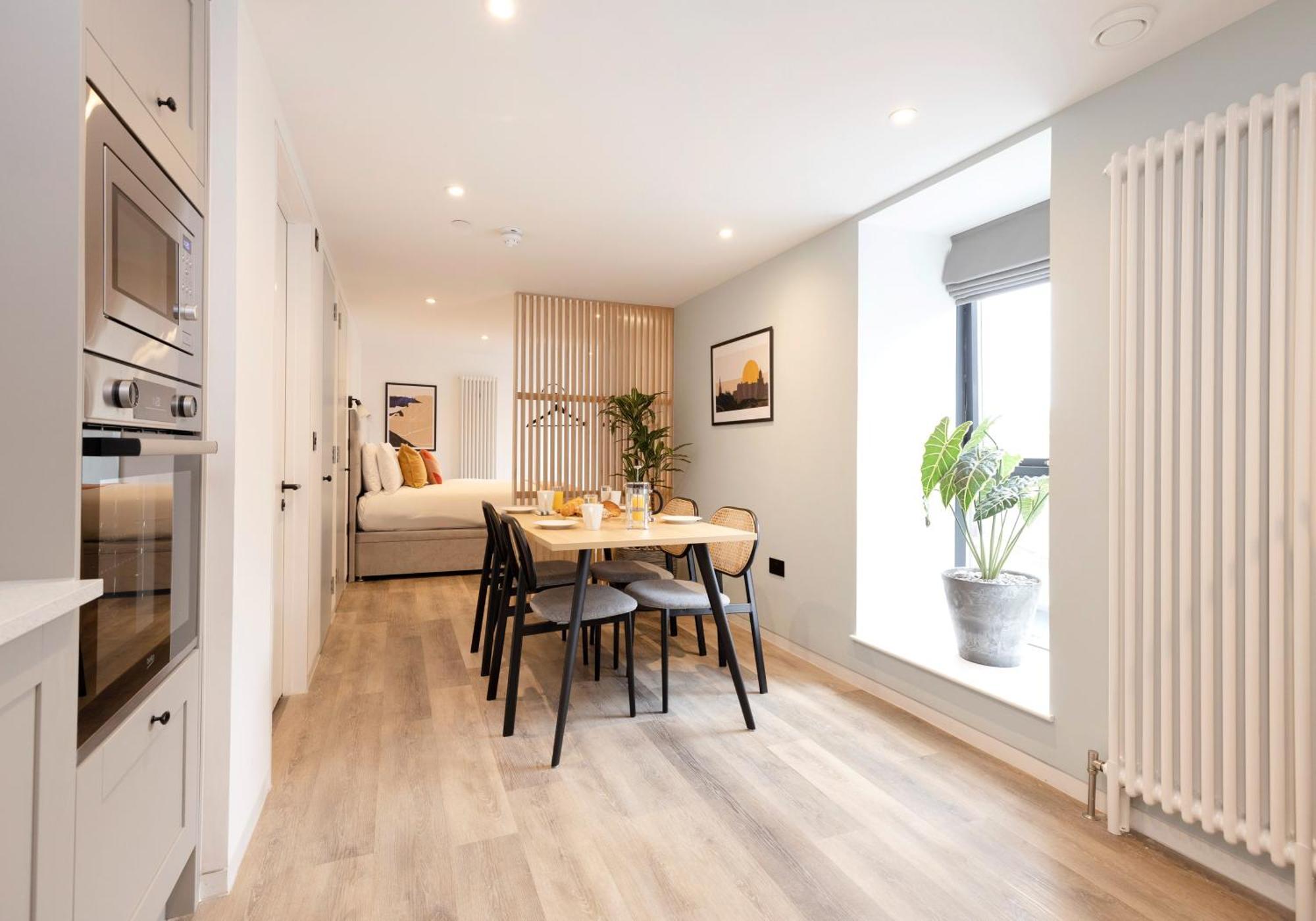 Charming Near Holyrood Park & Calton Hill Apartment EDI