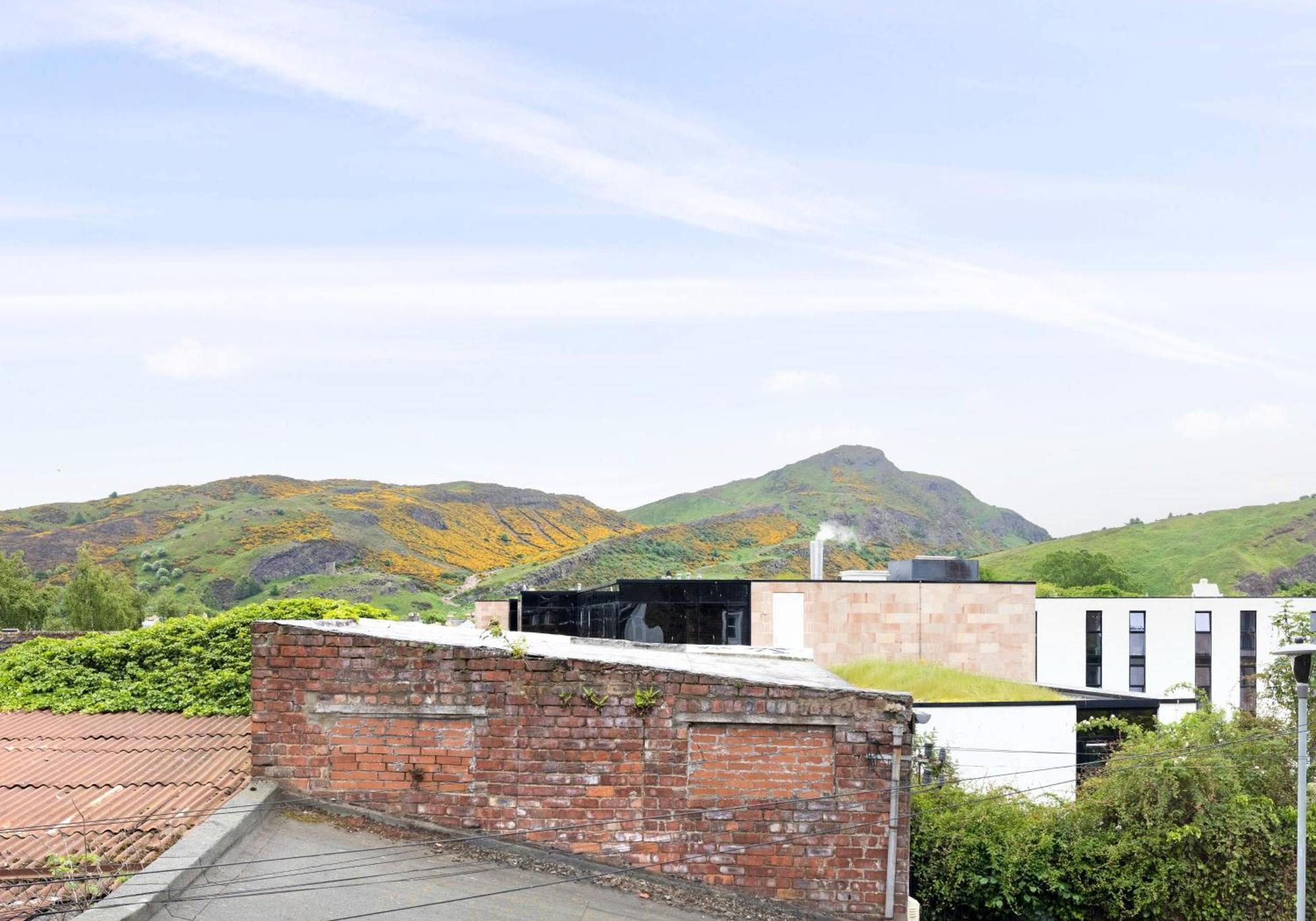 Apartment Charming Near Holyrood Park & Calton Hill EDI
