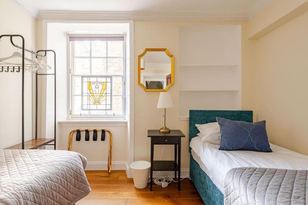 Stunning Royal Mile 2 Bedroom Apartment *